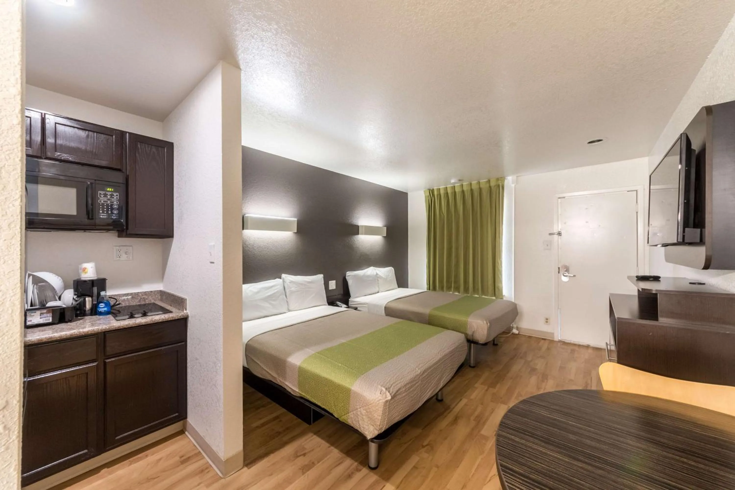 TV and multimedia, Bed in Studio 6-San Antonio, TX - Fort Sam Houston Area