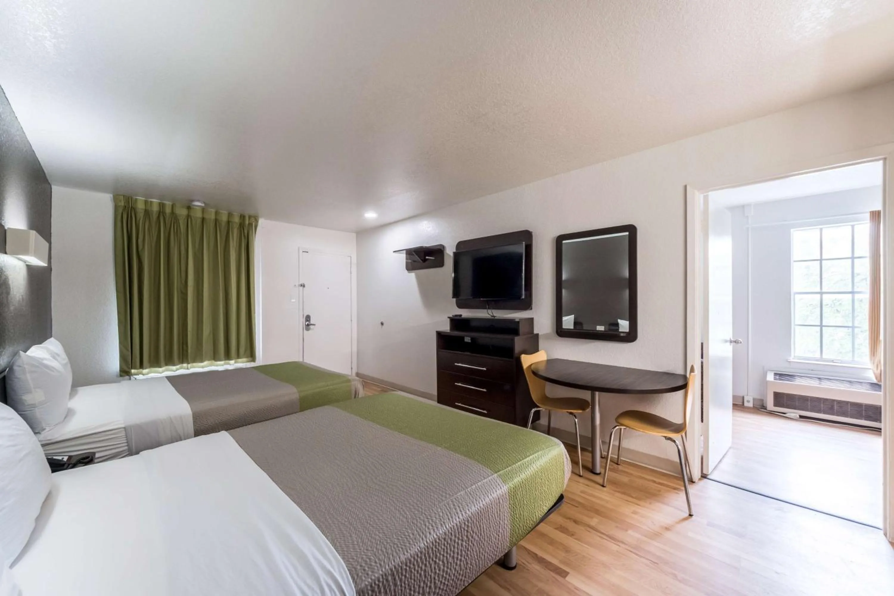 TV and multimedia, Bed in Studio 6-San Antonio, TX - Fort Sam Houston Area