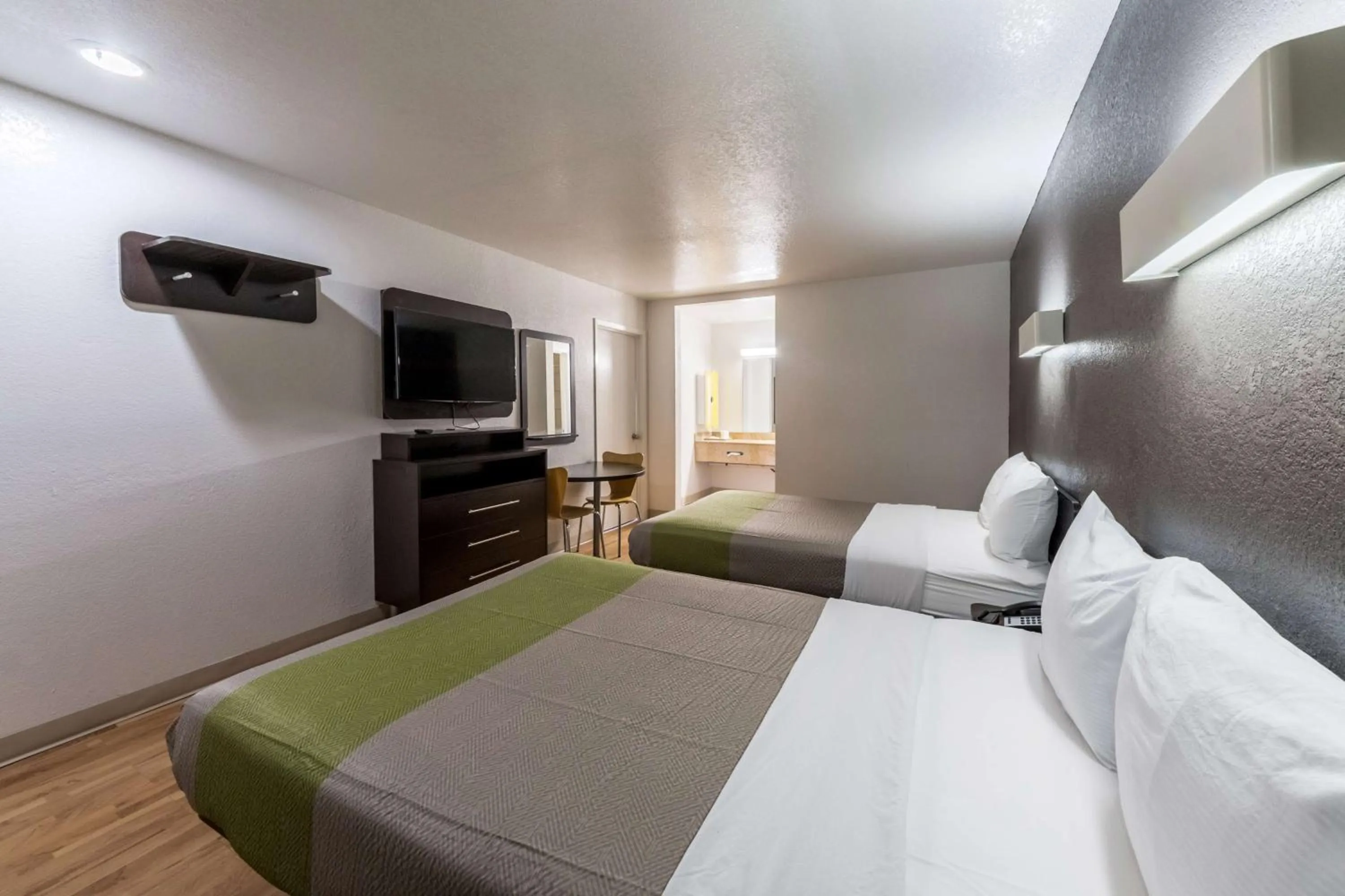 TV and multimedia, Bed in Studio 6-San Antonio, TX - Fort Sam Houston Area