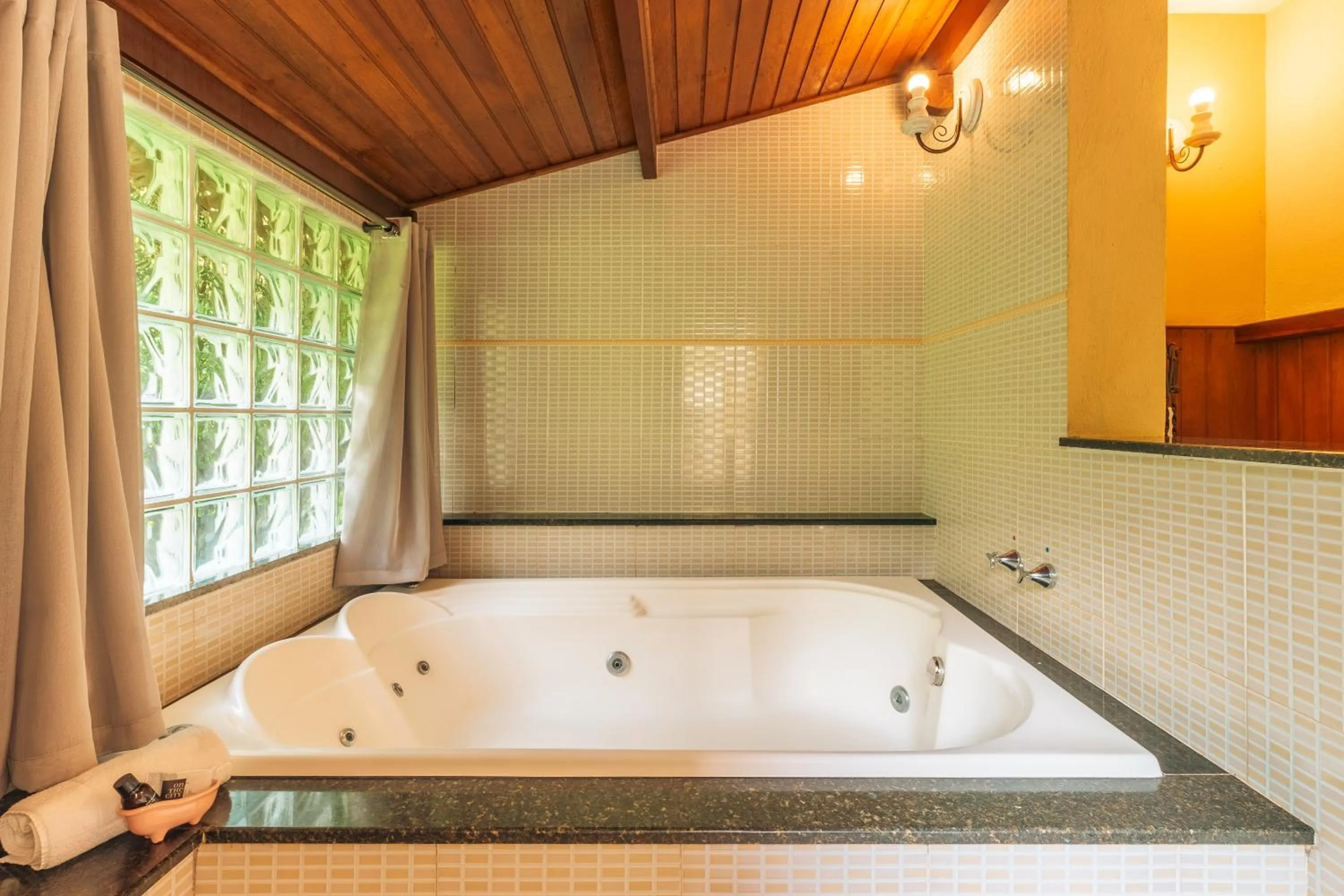 Hot Tub in Pousada Serra Villena