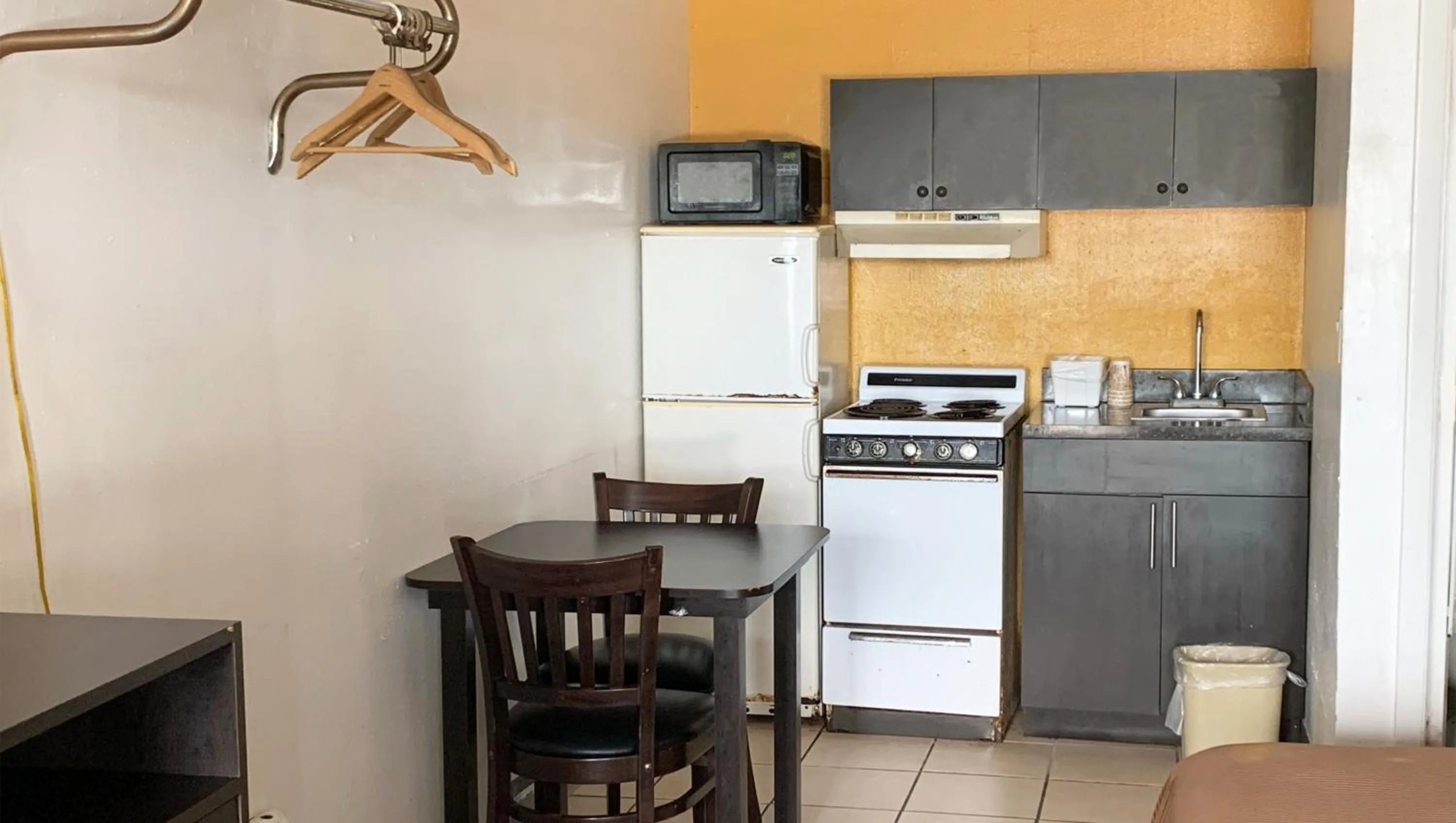 Kitchen or kitchenette in Magnuson Hotel Bradenton
