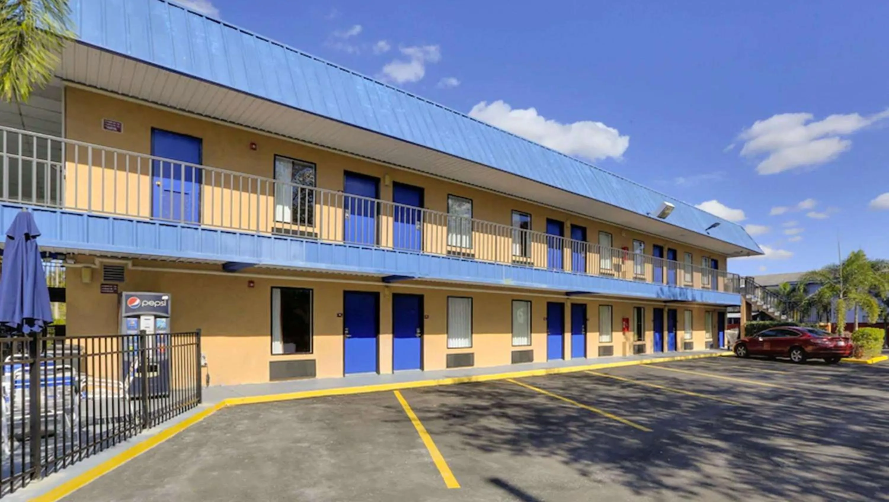 Property building in Magnuson Hotel Bradenton