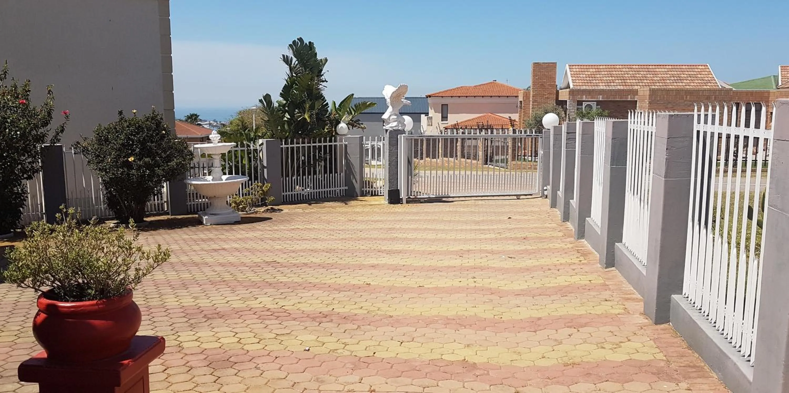 Facade/entrance in Eagle's Rest