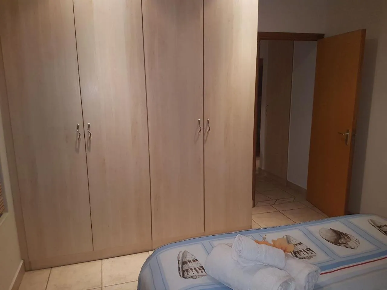 Photo of the whole room, Bed in Eagle's Rest