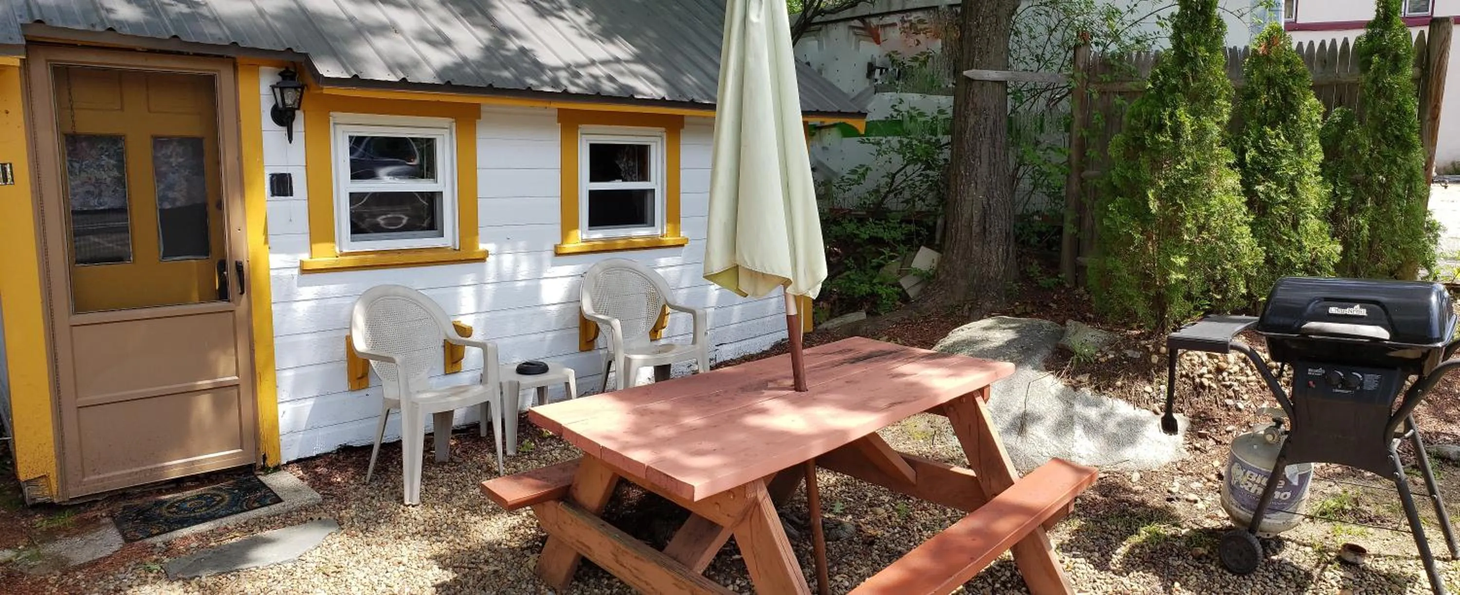Dining area in Weirs Beach Motel & Cottages