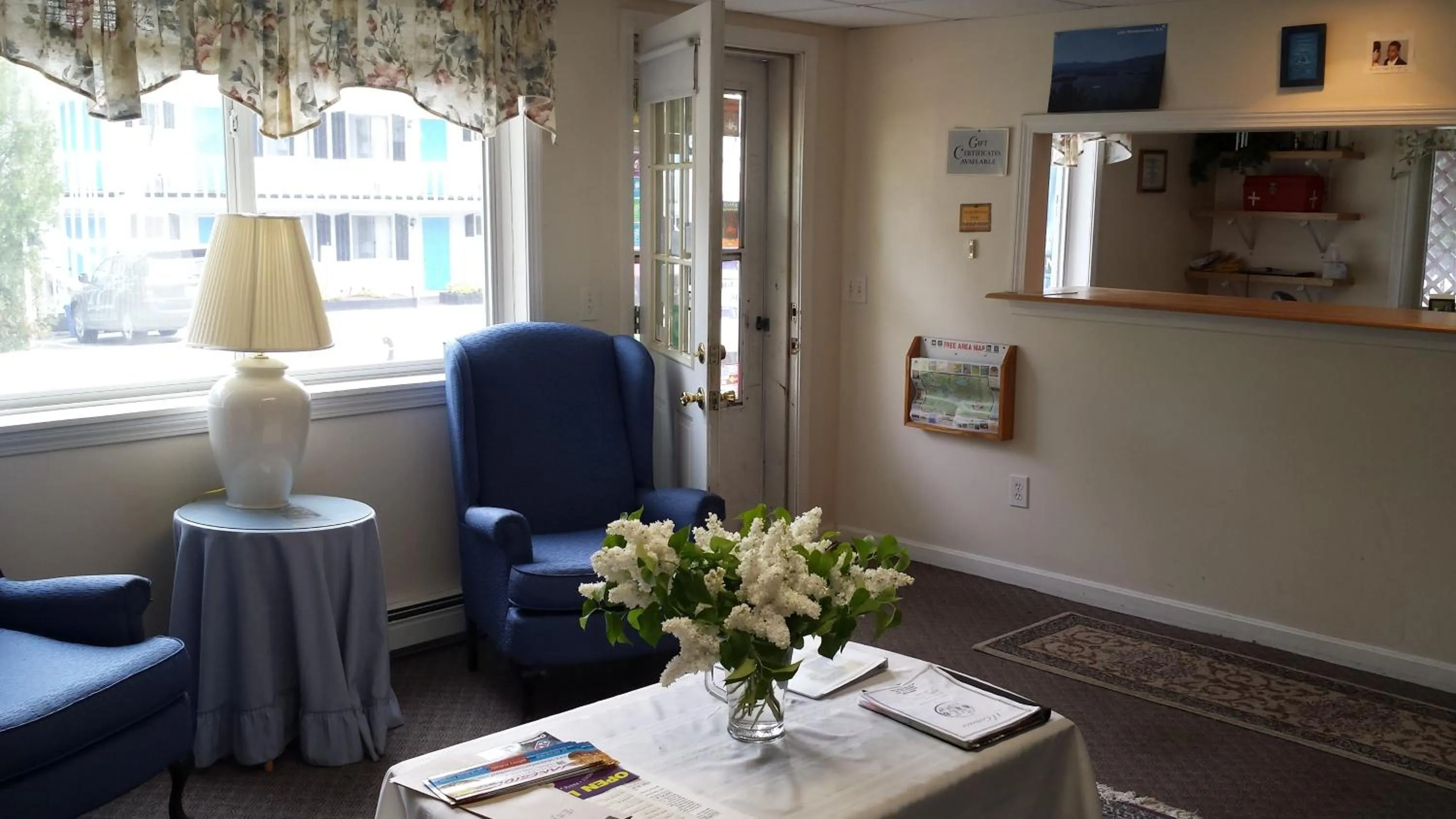 Lobby or reception in Weirs Beach Motel & Cottages