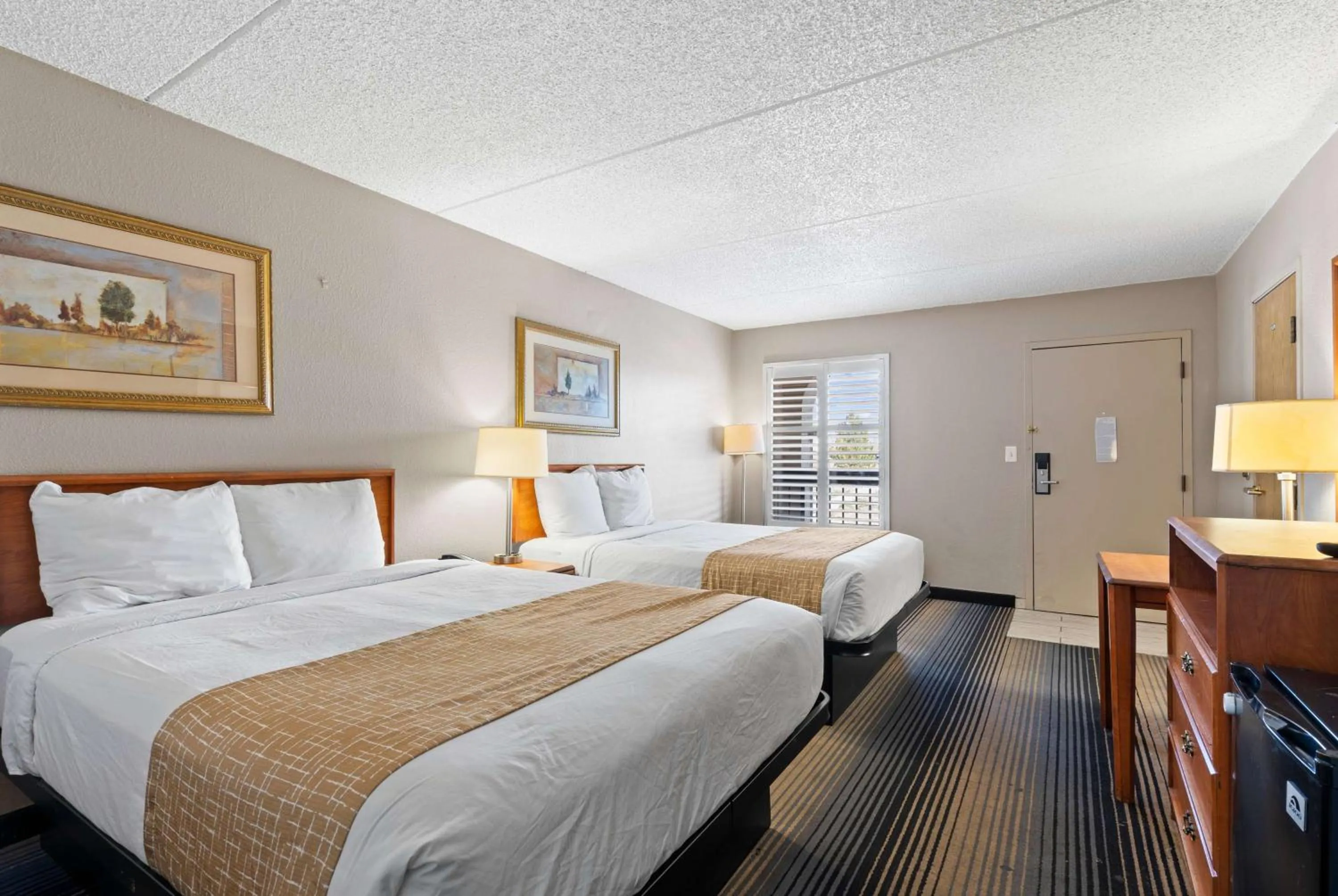 Photo of the whole room, Bed in Travelodge by Wyndham Pueblo