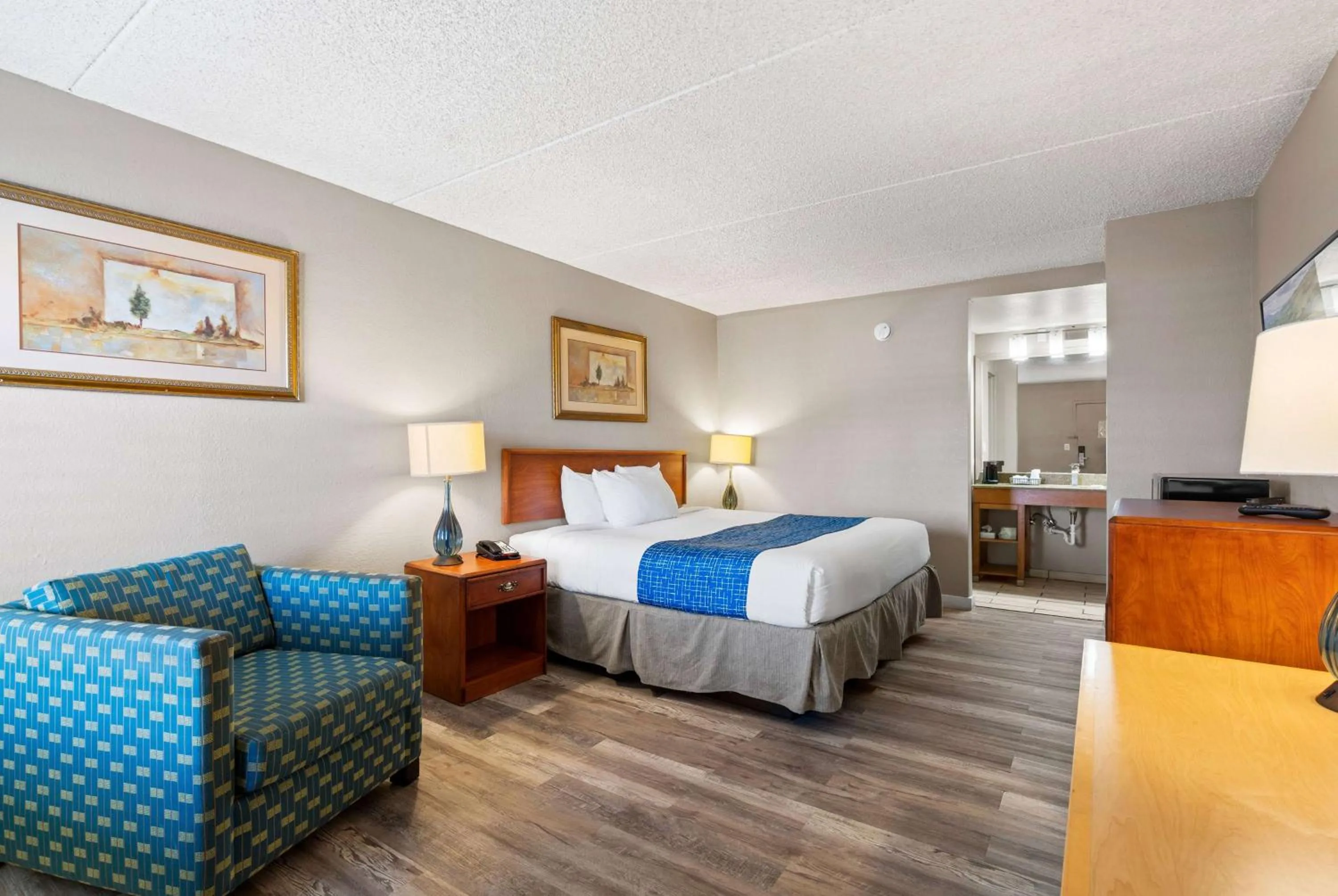 Photo of the whole room, Bed in Travelodge by Wyndham Pueblo