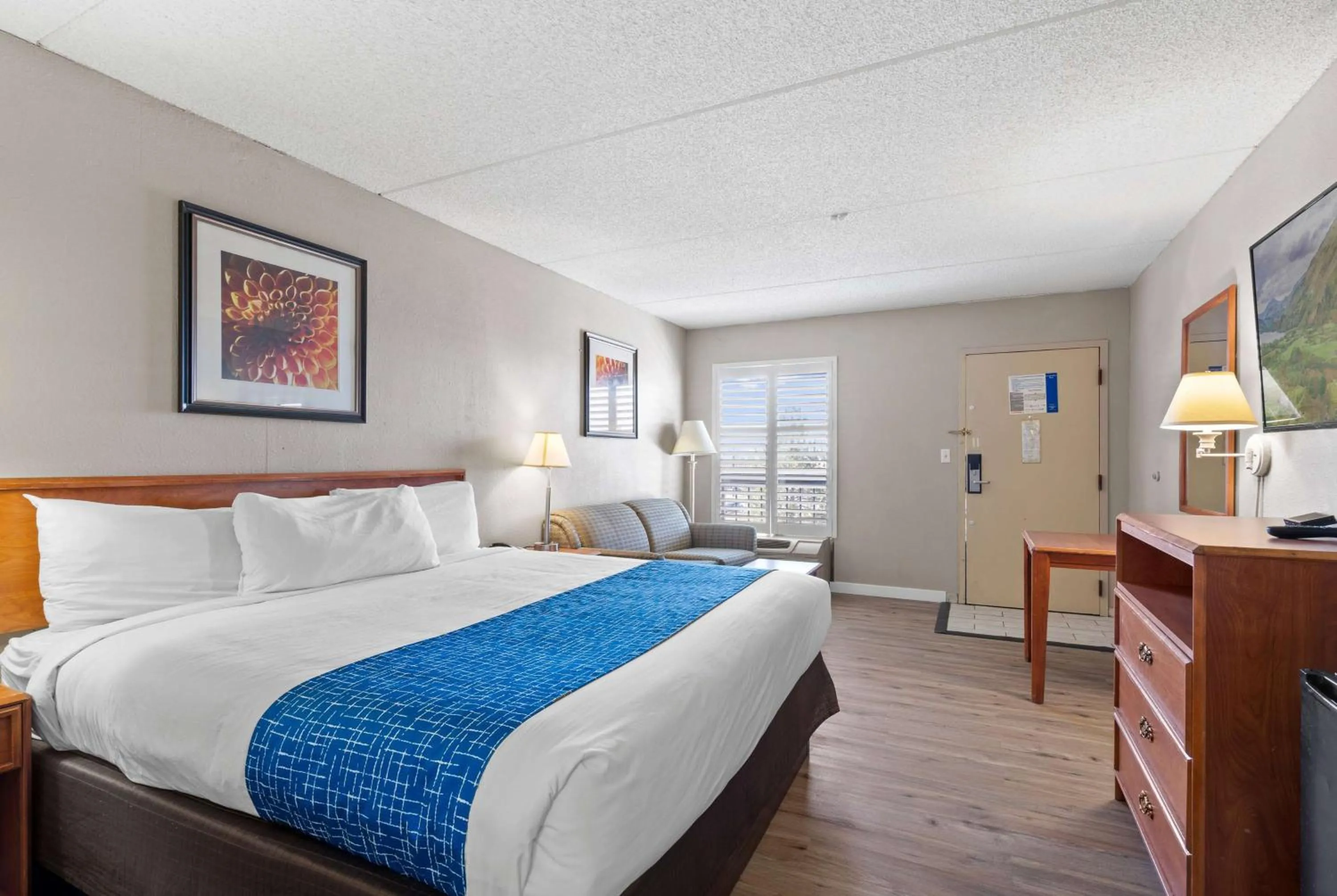 Photo of the whole room, Bed in Travelodge by Wyndham Pueblo