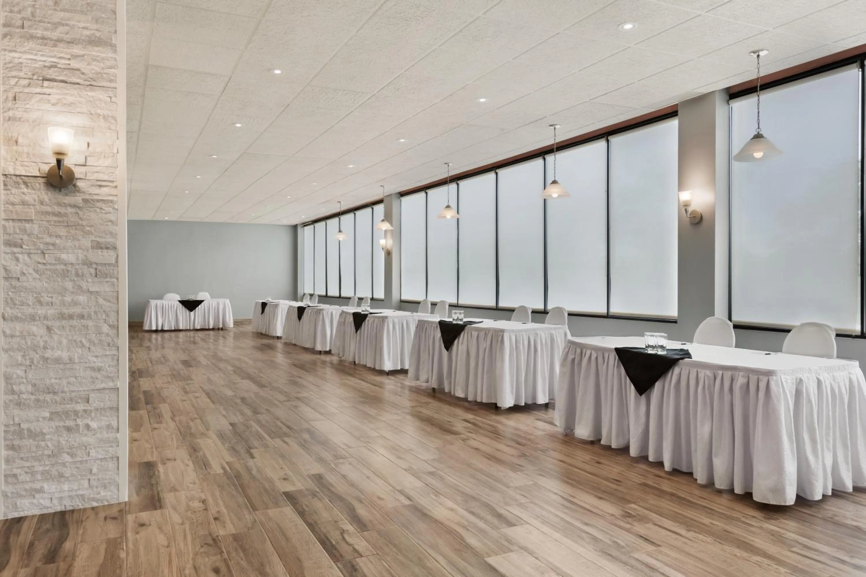 Banquet/Function facilities in Ramada by Wyndham Belleville Harbourview Conference Center