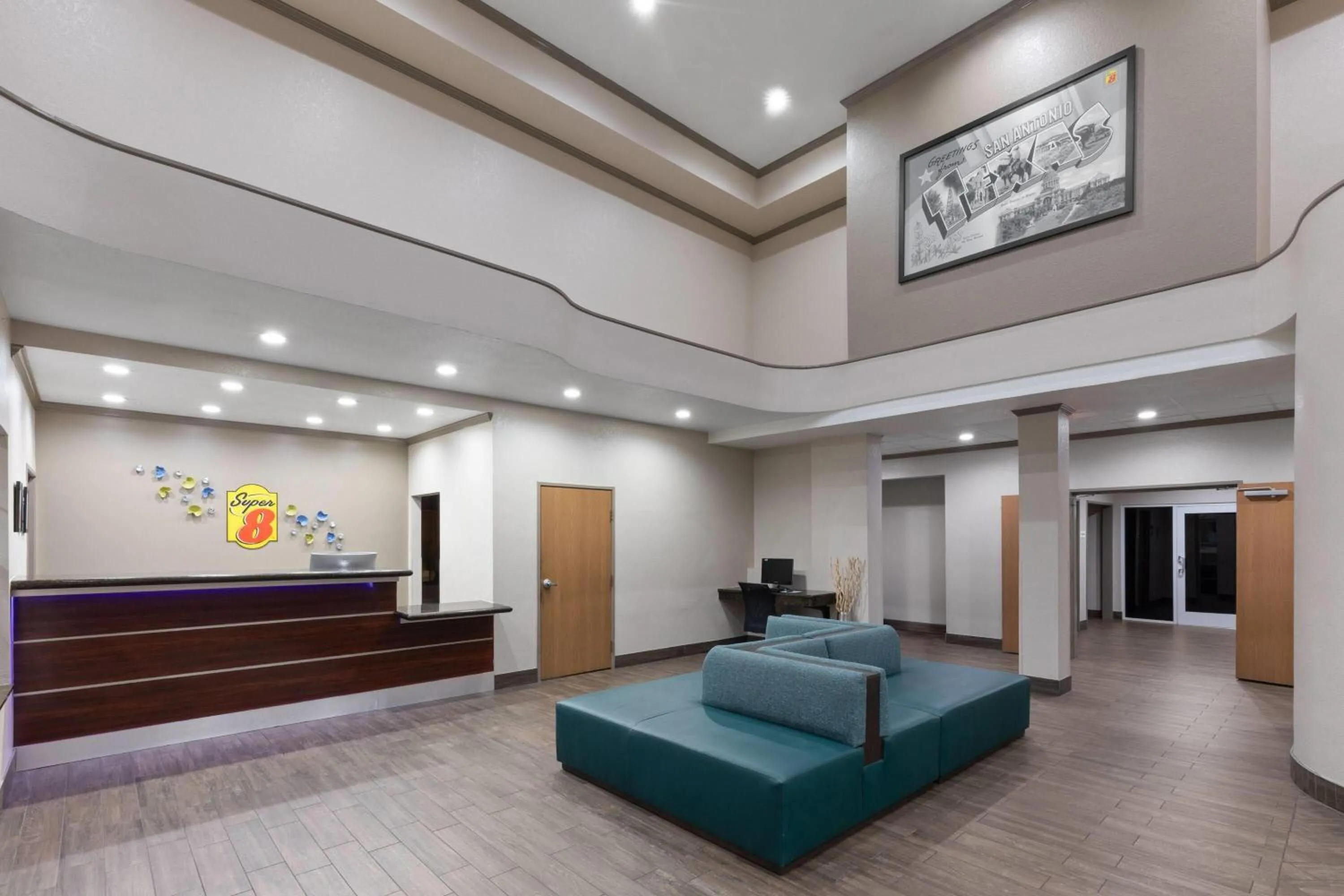 Lobby or reception in Super 8 by Wyndham San Antonio/Alamodome Area