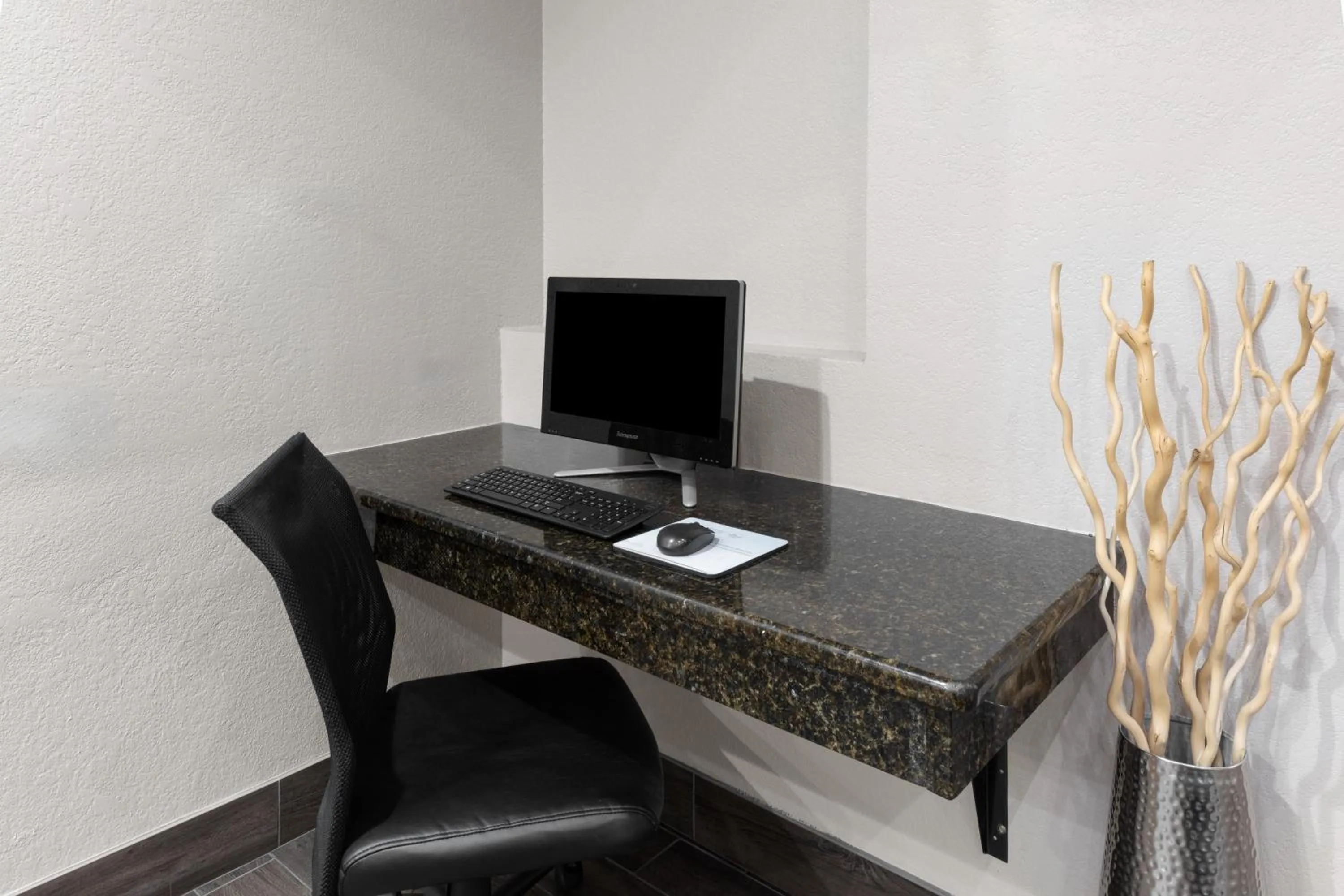 Super 8 by Wyndham San Antonio/Alamodome Area