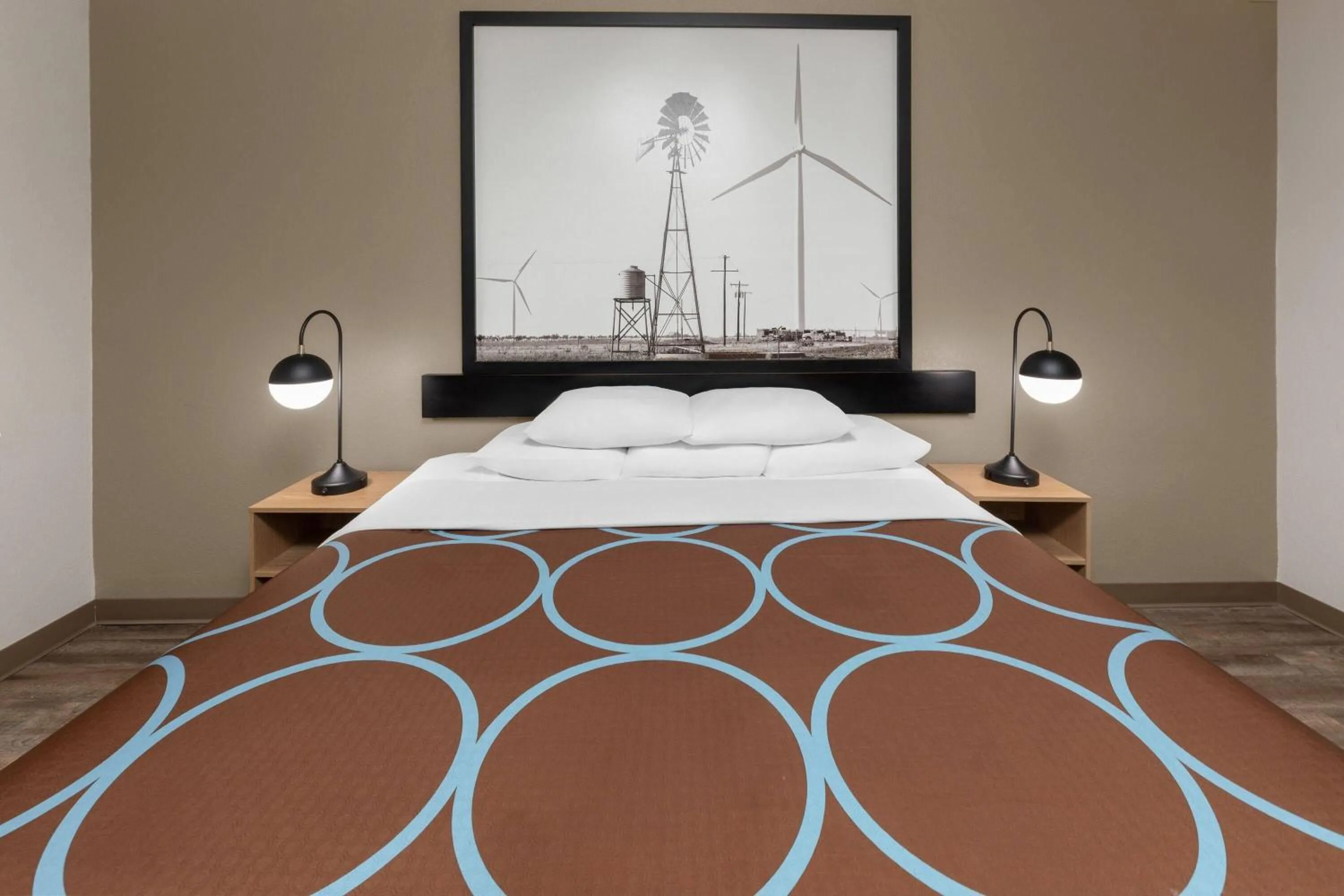 Photo of the whole room, Bed in Super 8 by Wyndham San Antonio/Alamodome Area