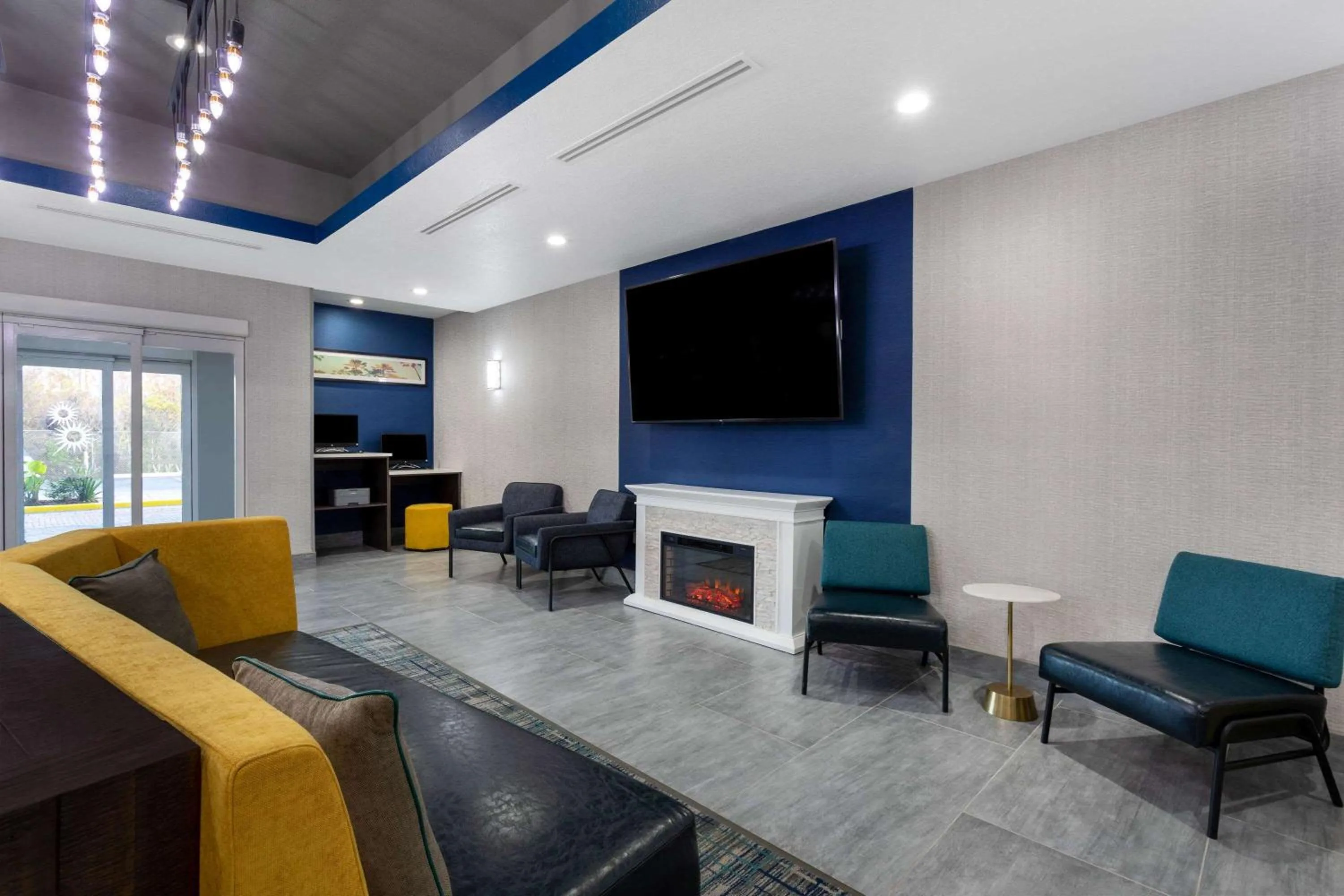 Lobby or reception in La Quinta by Wyndham Tampa Central