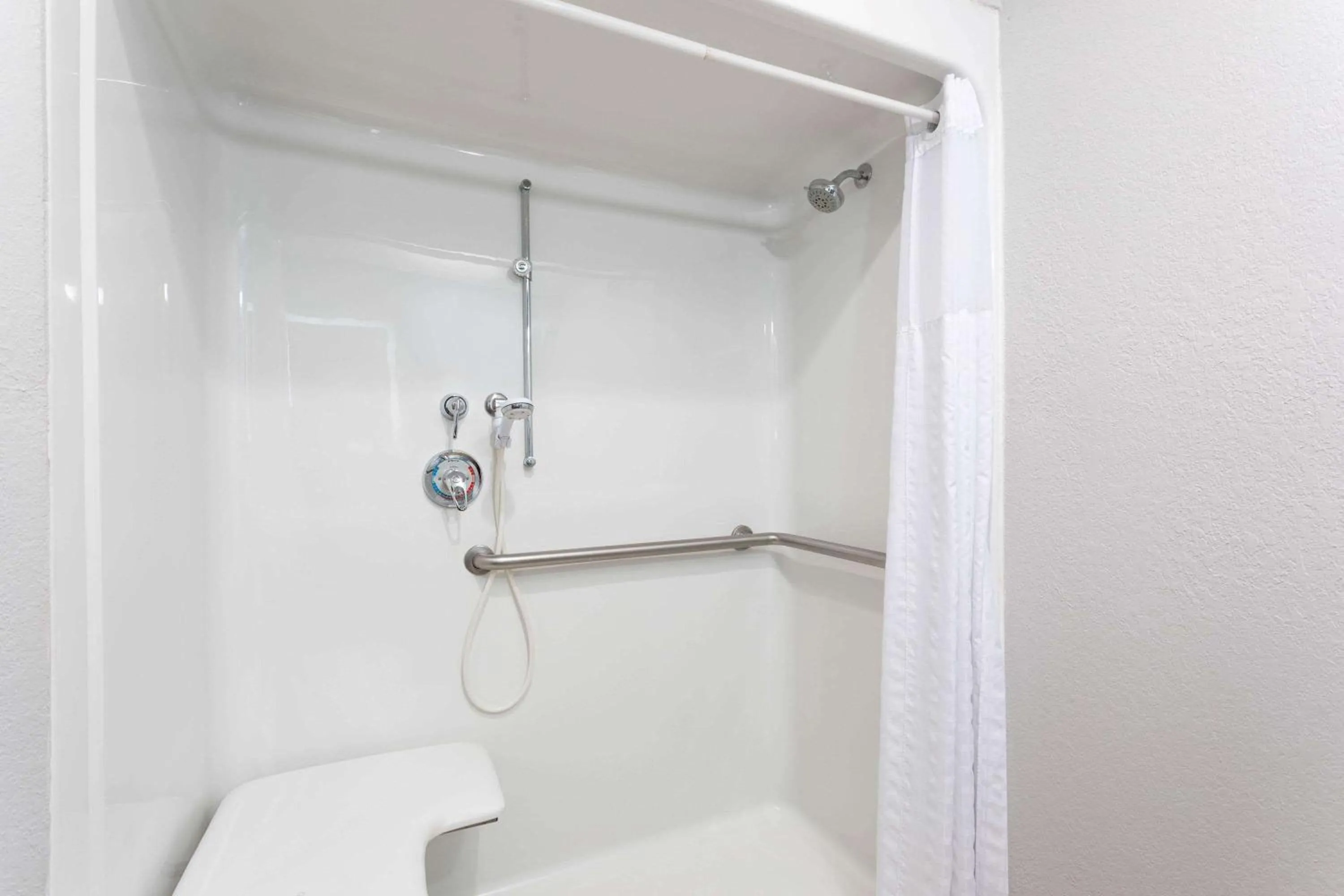 Shower in La Quinta by Wyndham Tampa Central