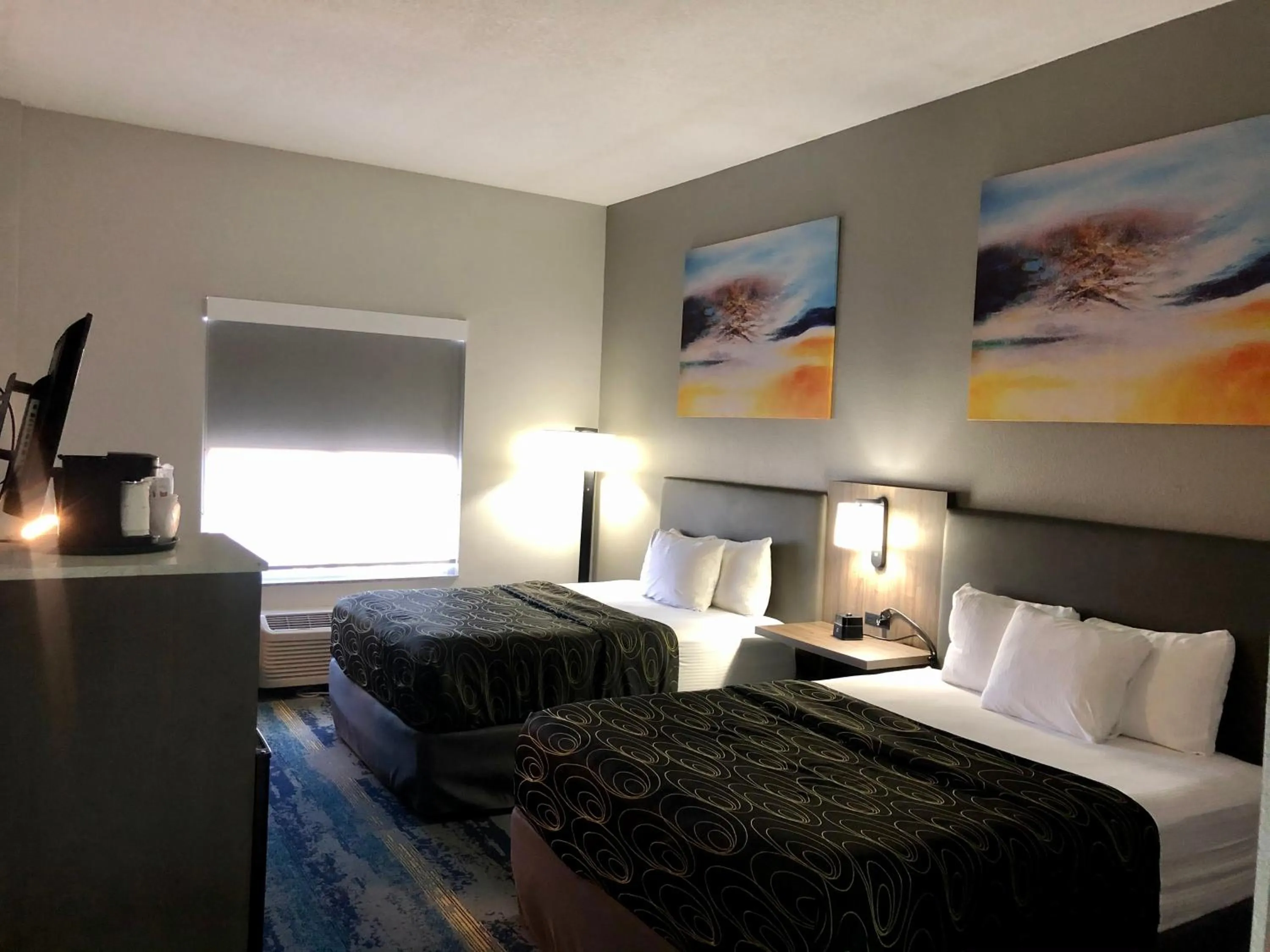 Bed in La Quinta by Wyndham Tampa Central