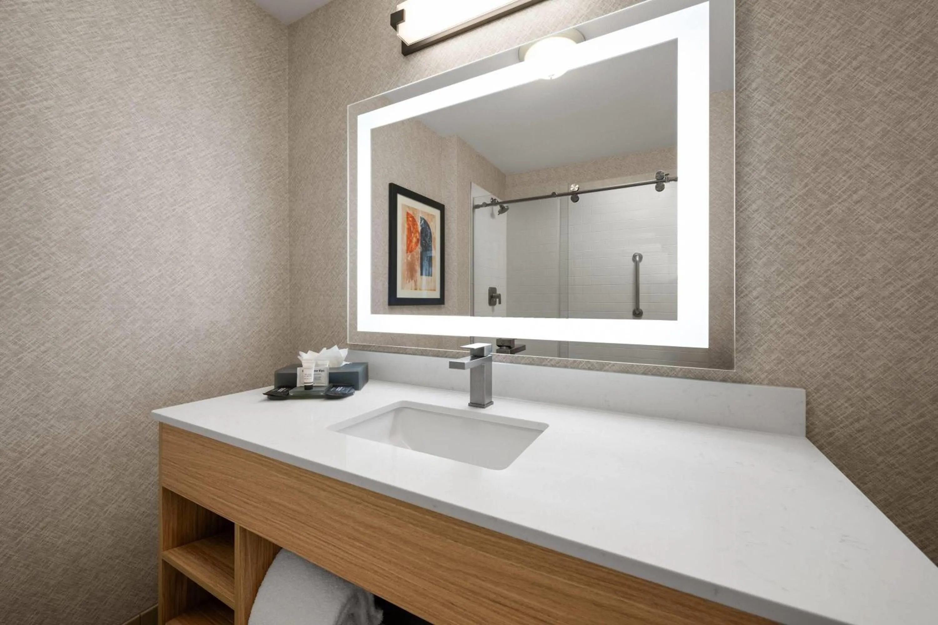 Bathroom in La Quinta by Wyndham Paso Robles