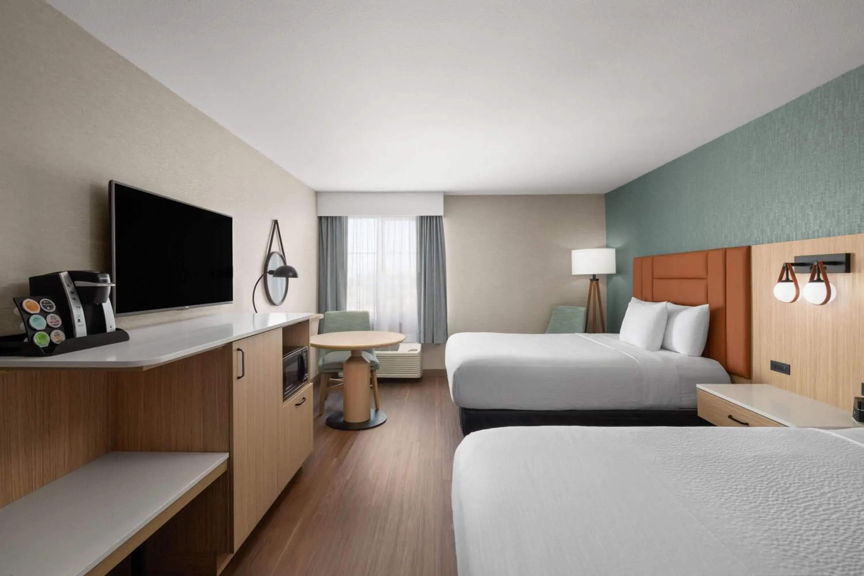 Deluxe Queen Room with Two Queen Beds in La Quinta by Wyndham Paso Robles Deluxe Queen Room with Two Queen Beds in La Quinta by Wyndham Paso Robles