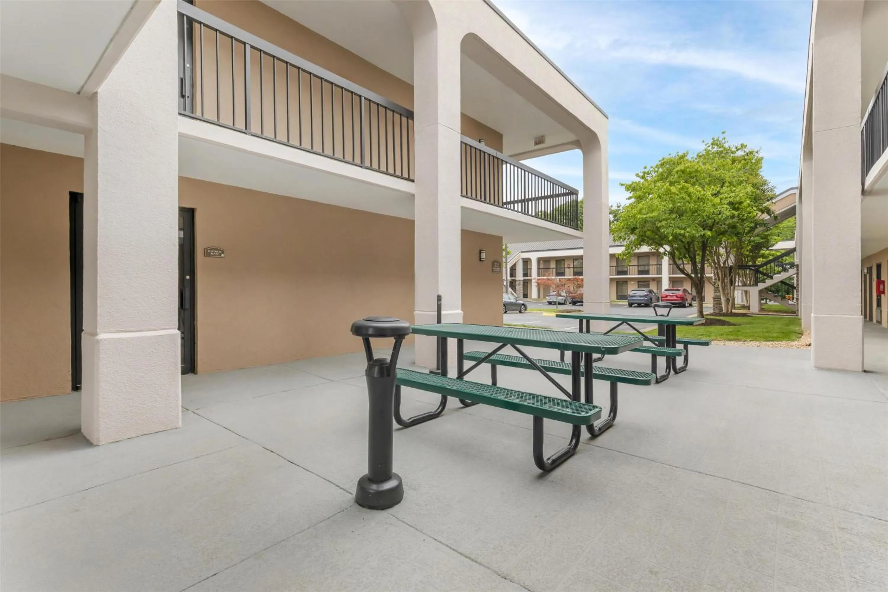 Property building in Best Western Dulles Airport Inn