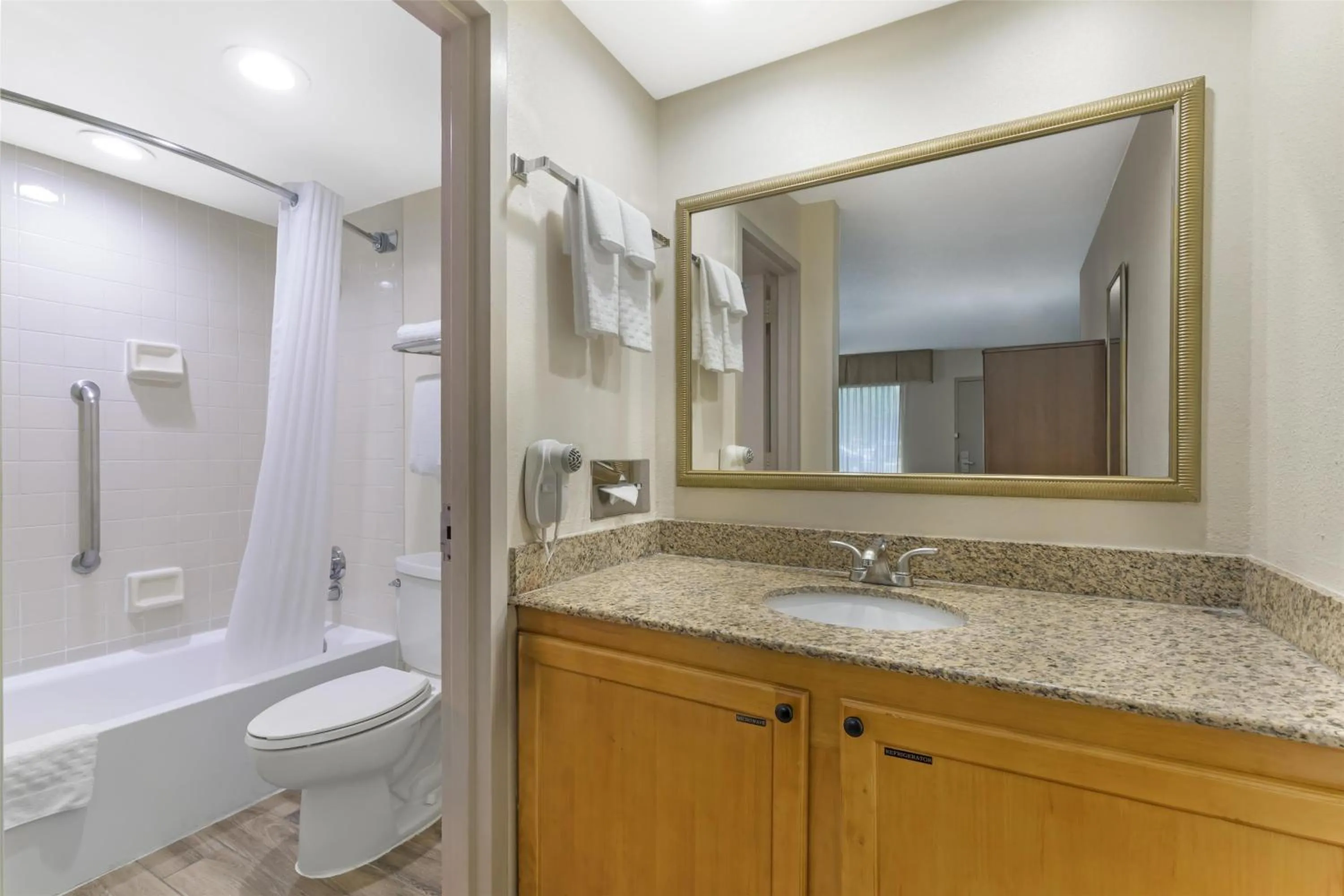 Bedroom in Best Western Dulles Airport Inn