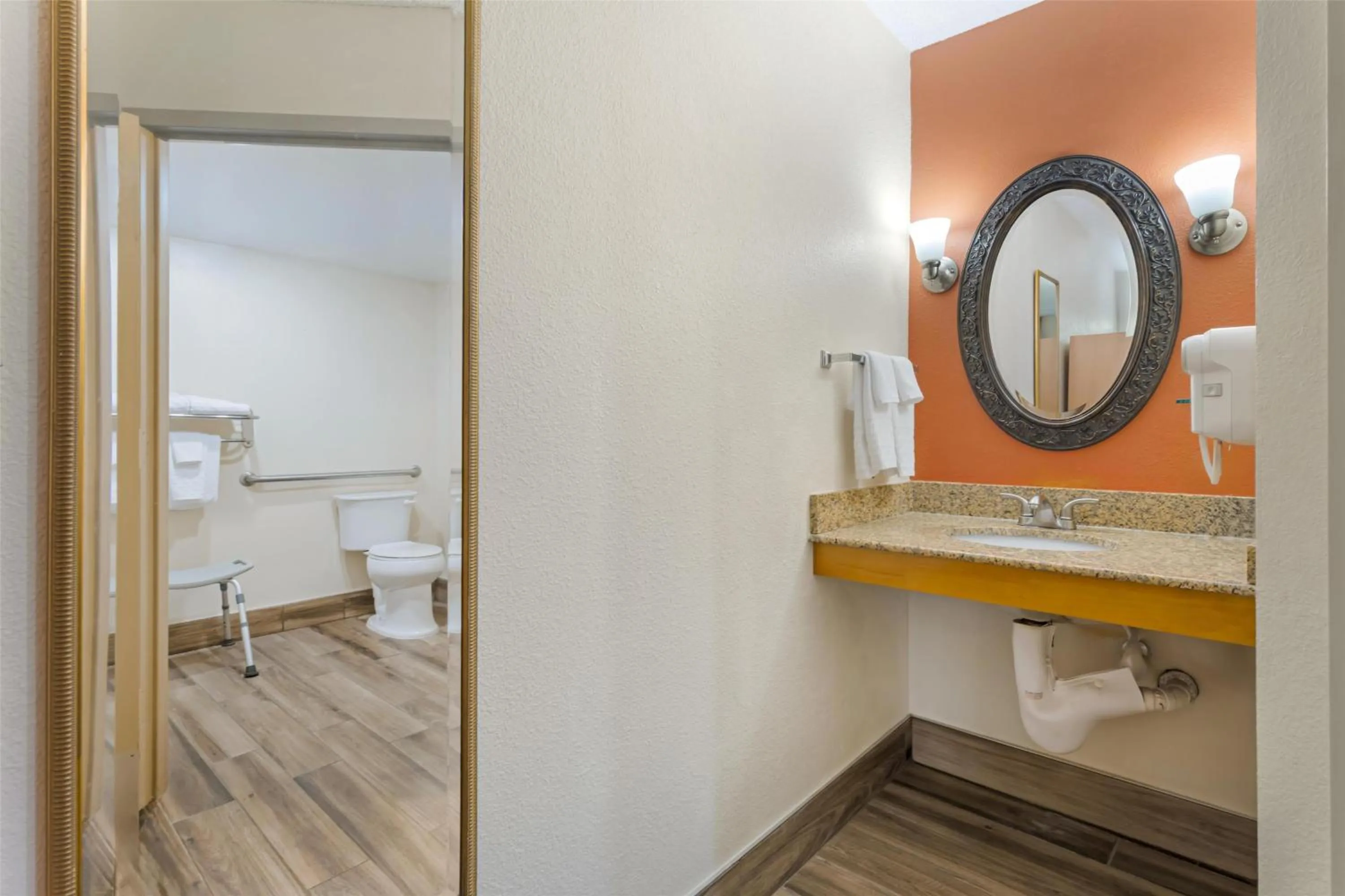 Bedroom in Best Western Dulles Airport Inn