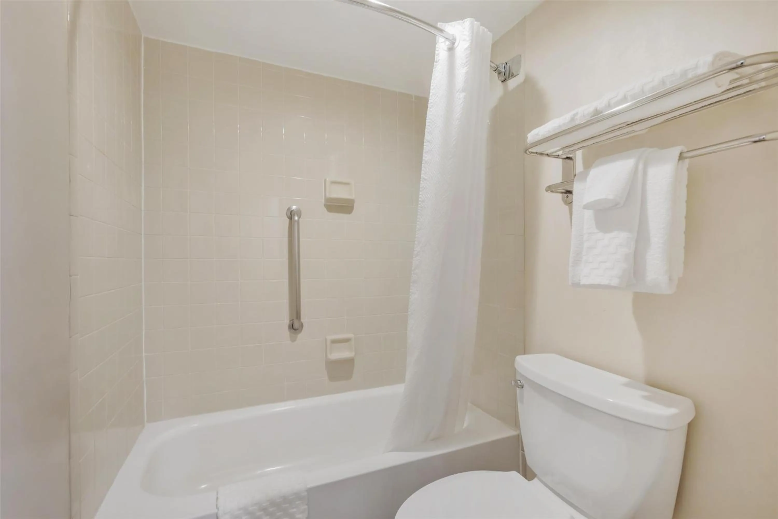 Bathroom in Best Western Dulles Airport Inn