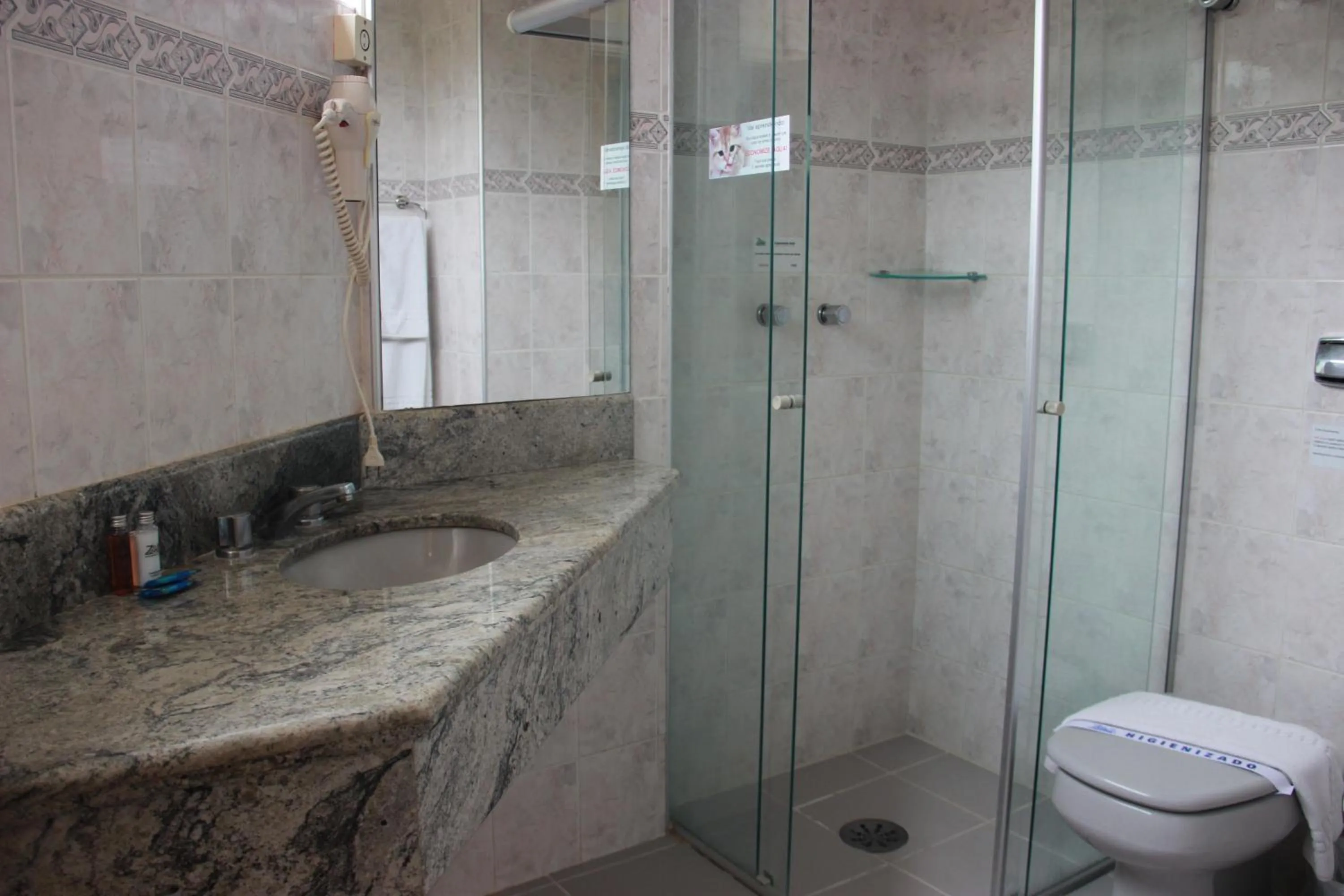 Shower in Hotel Zanon