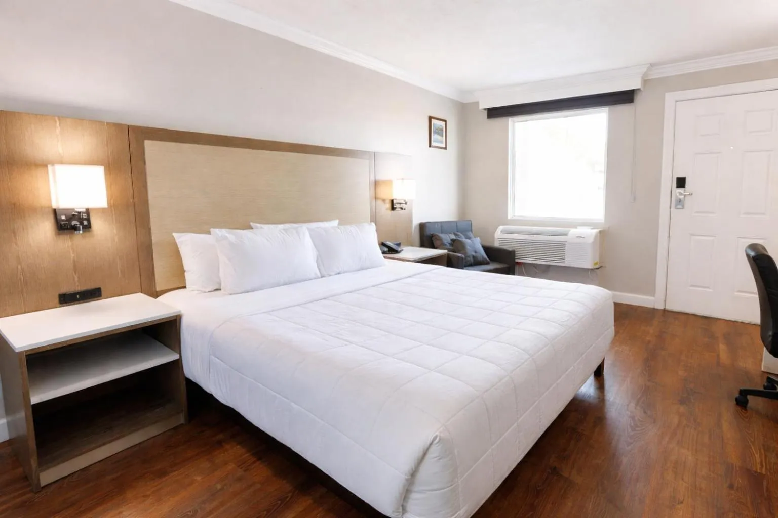 Bed in Destin Inn & Suites