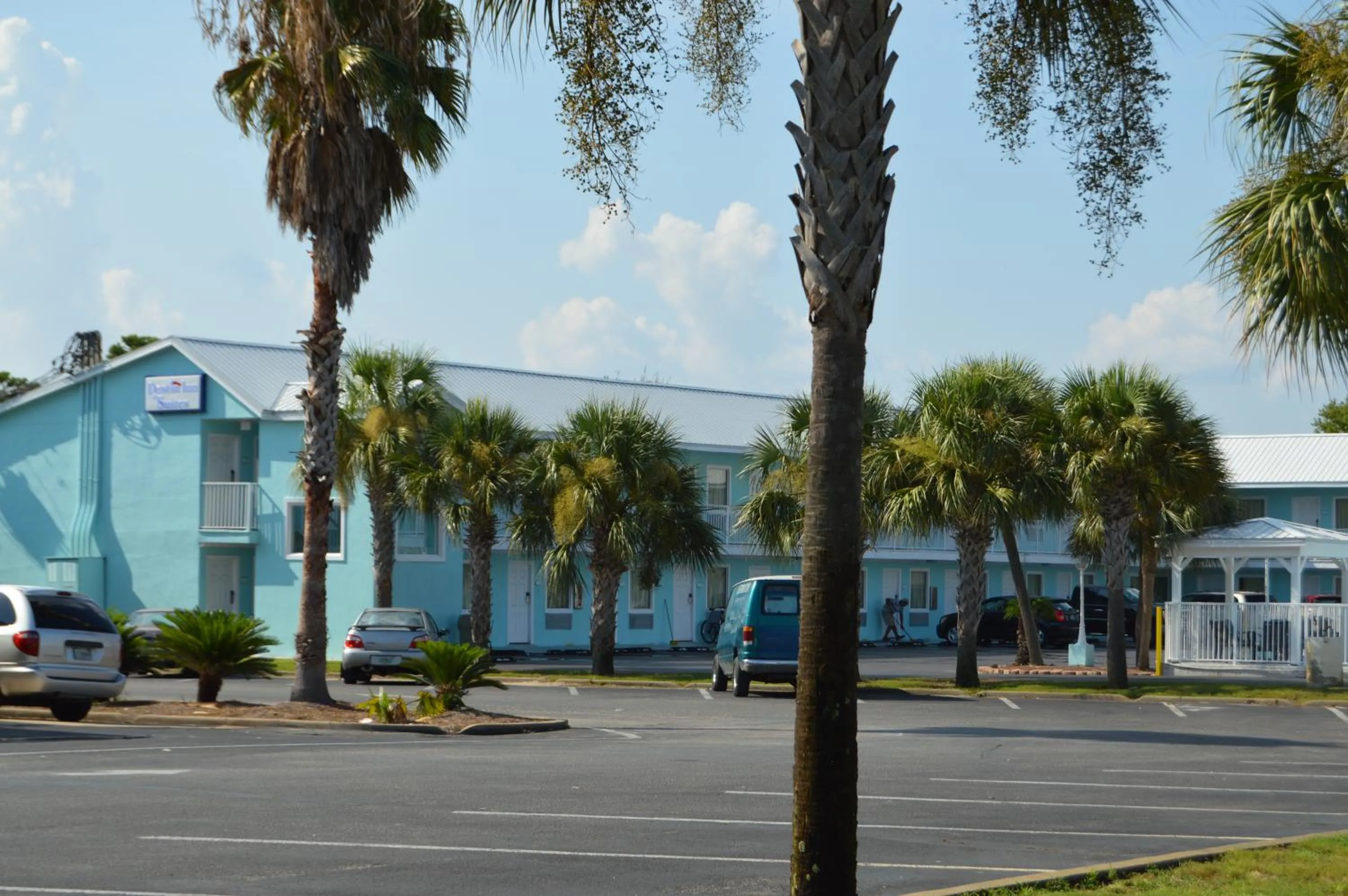 Property building in Destin Inn & Suites
