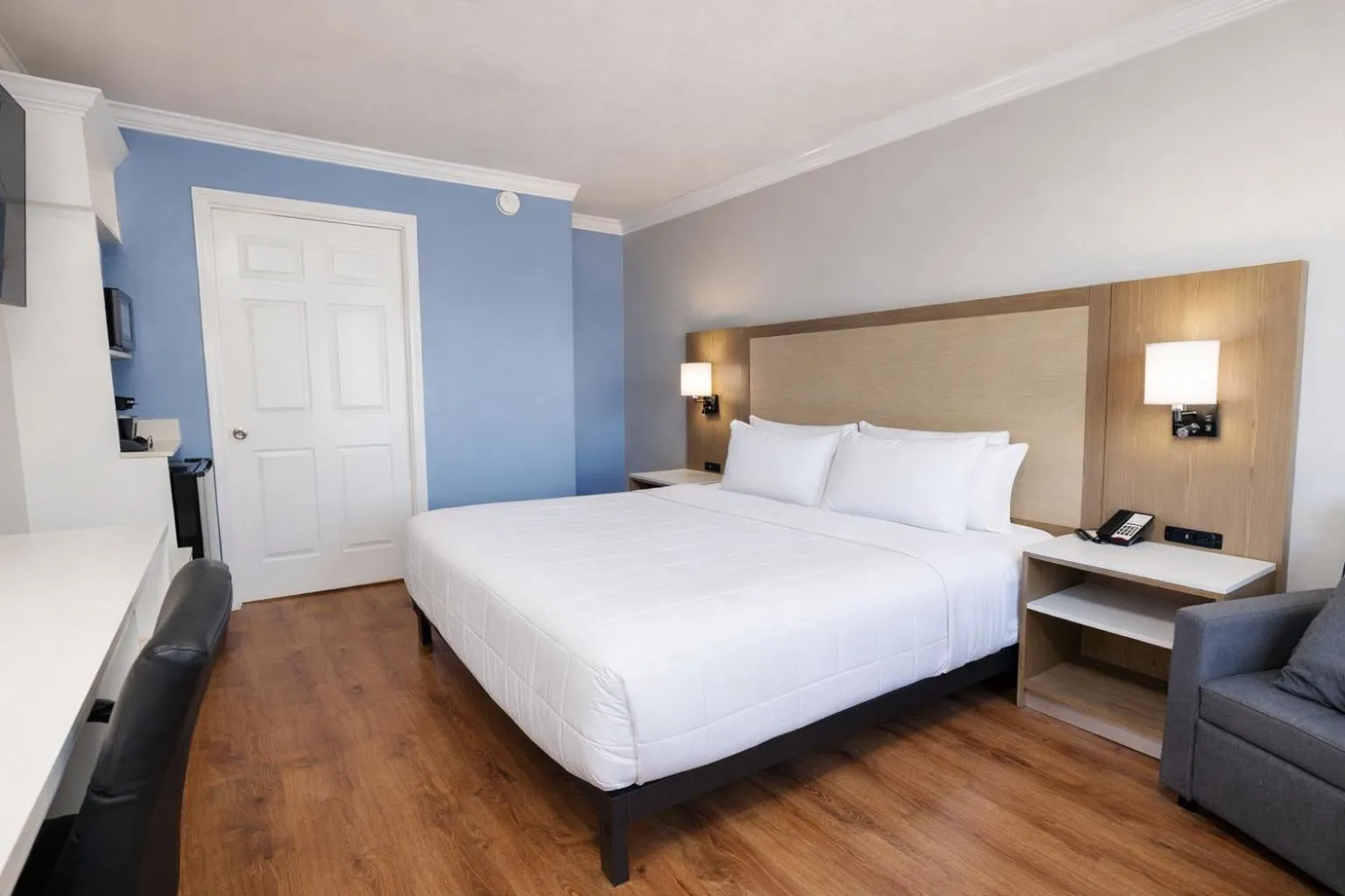 Bed in Destin Inn & Suites