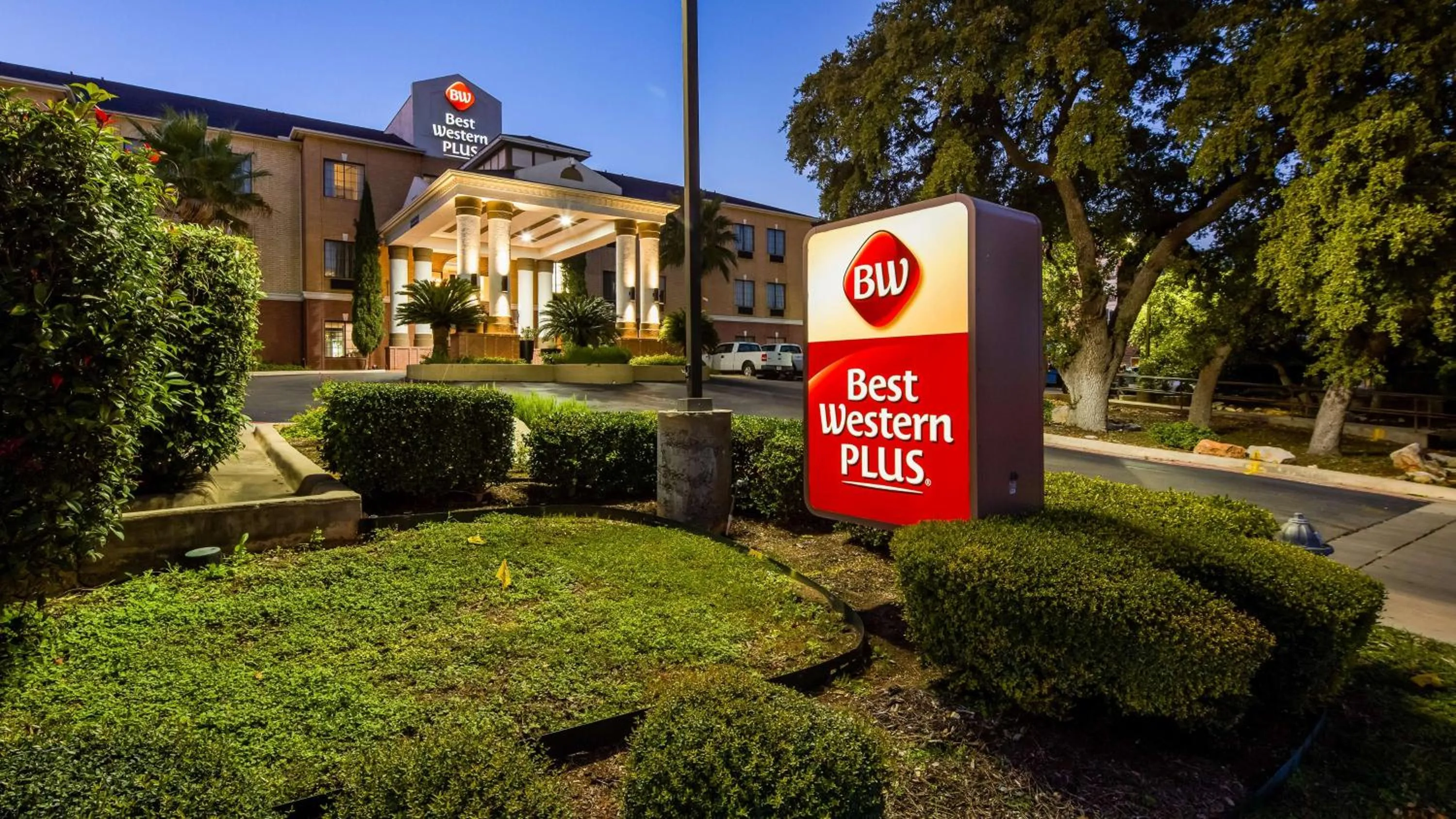 Property building in Best Western Plus Hill Country Suites