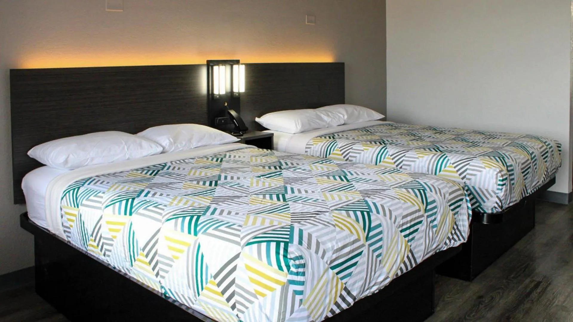 Bedroom, Bed in Motel 6-Round Rock, TX