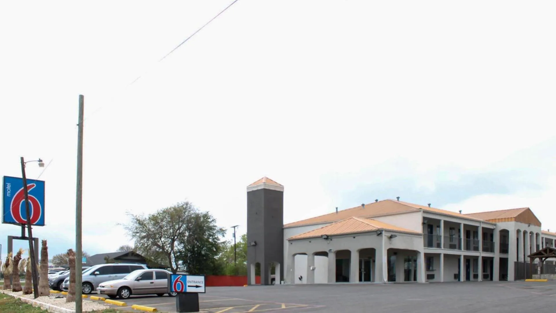 Property building in Motel 6-Round Rock, TX