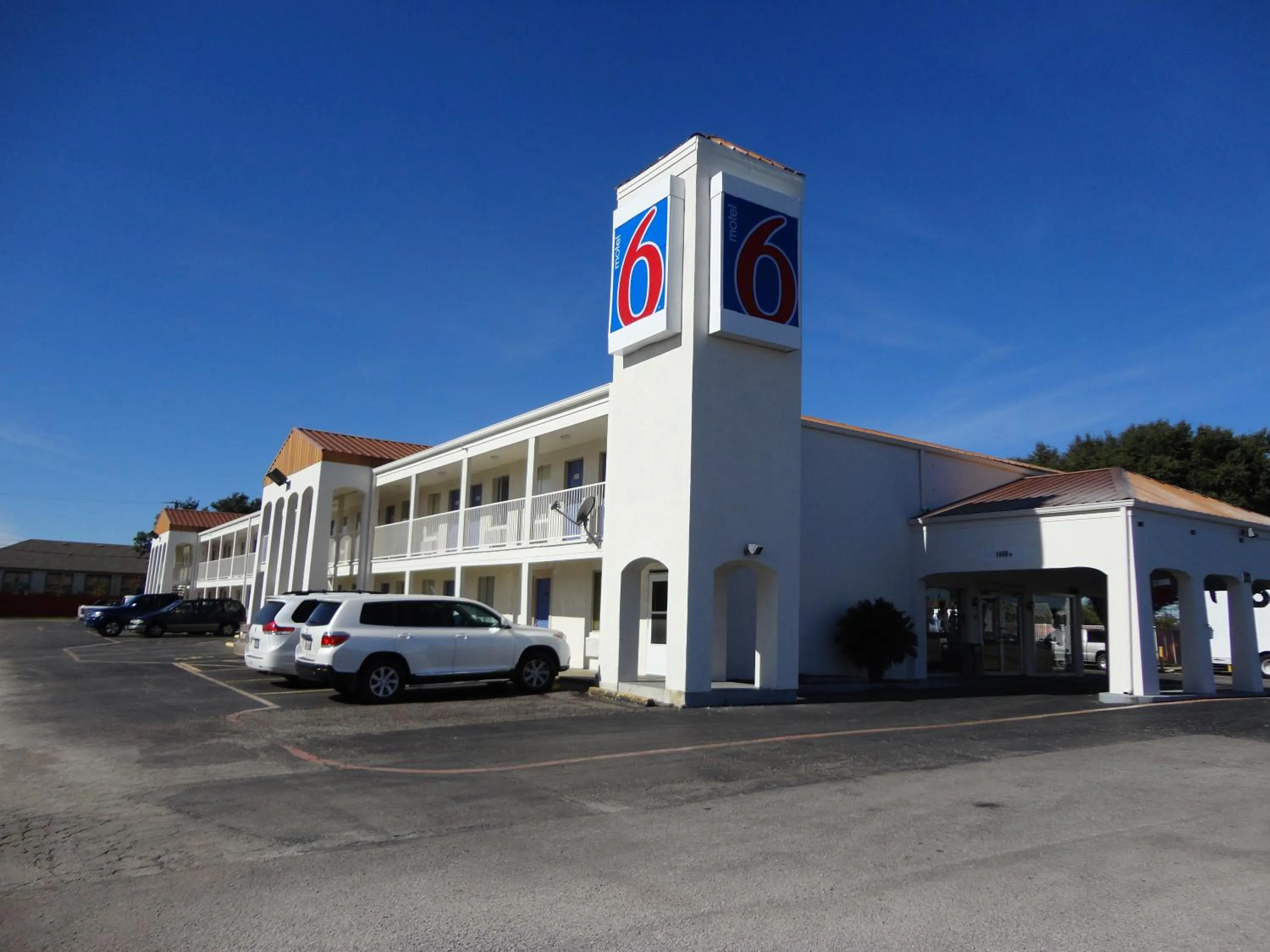 Facade/entrance in Motel 6-Round Rock, TX
