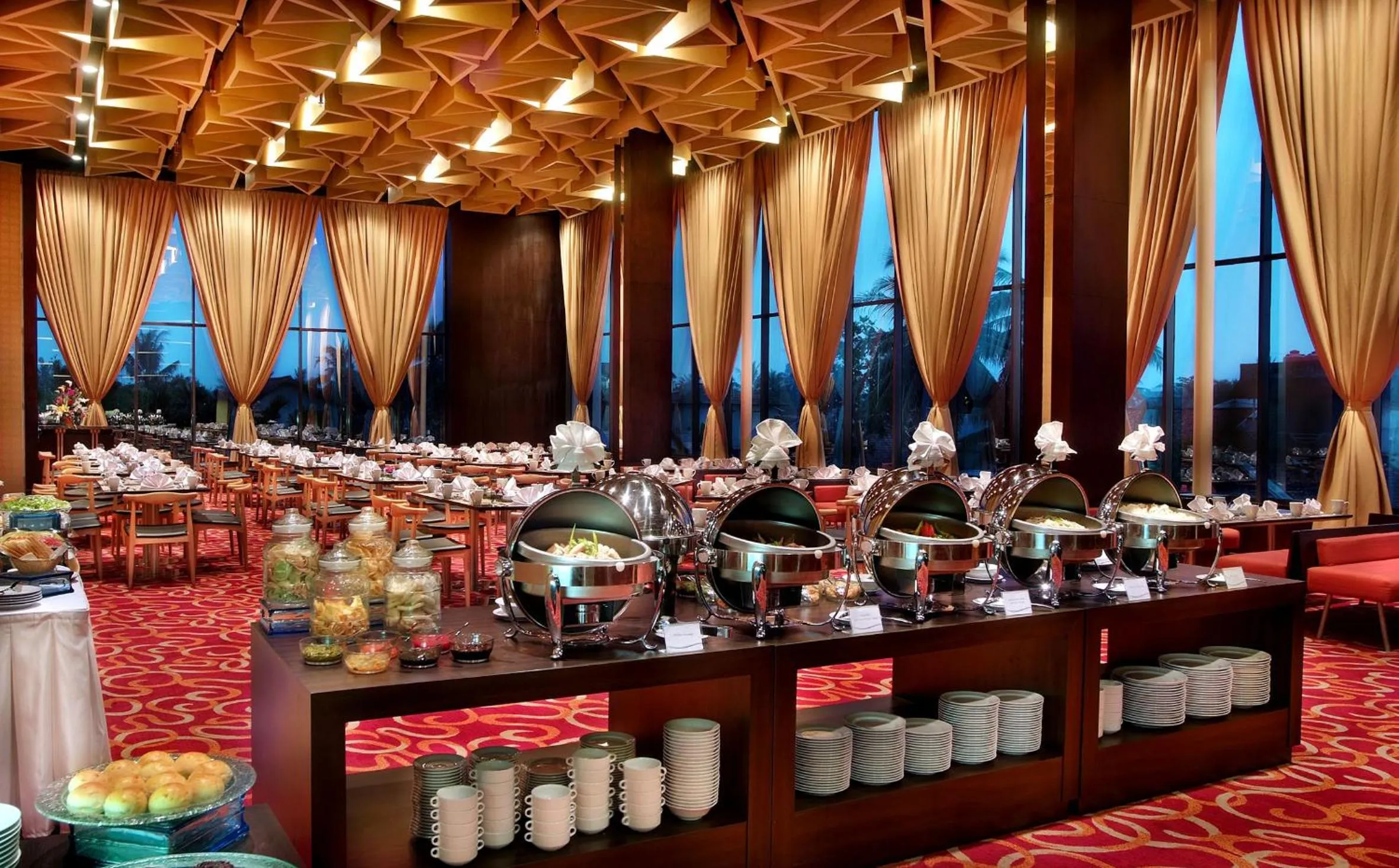 Restaurant/places to eat in Aston Palembang Hotel & Conference Centre