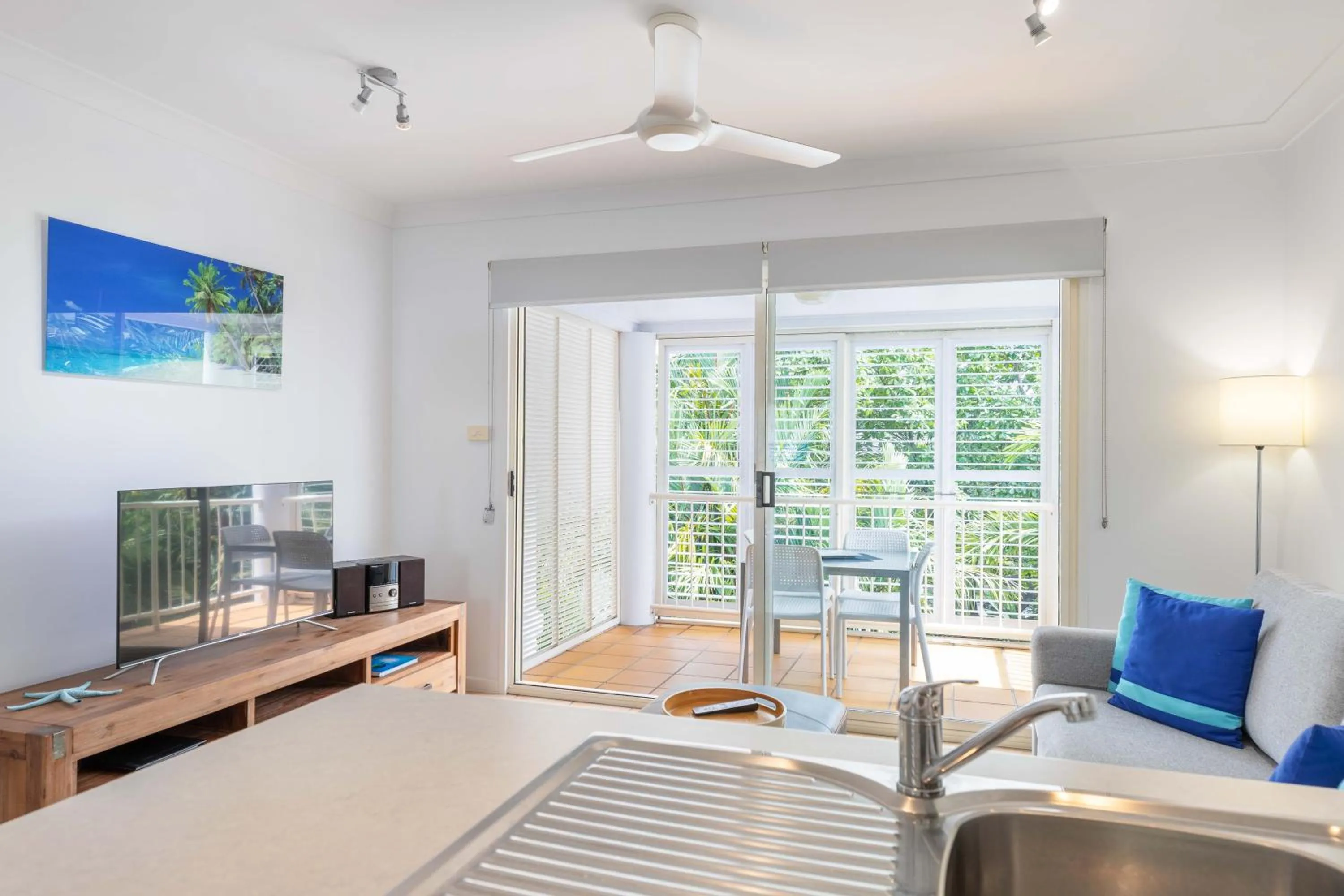 Living room, Bed in Port Douglas Apartments - Adults Only Oasis