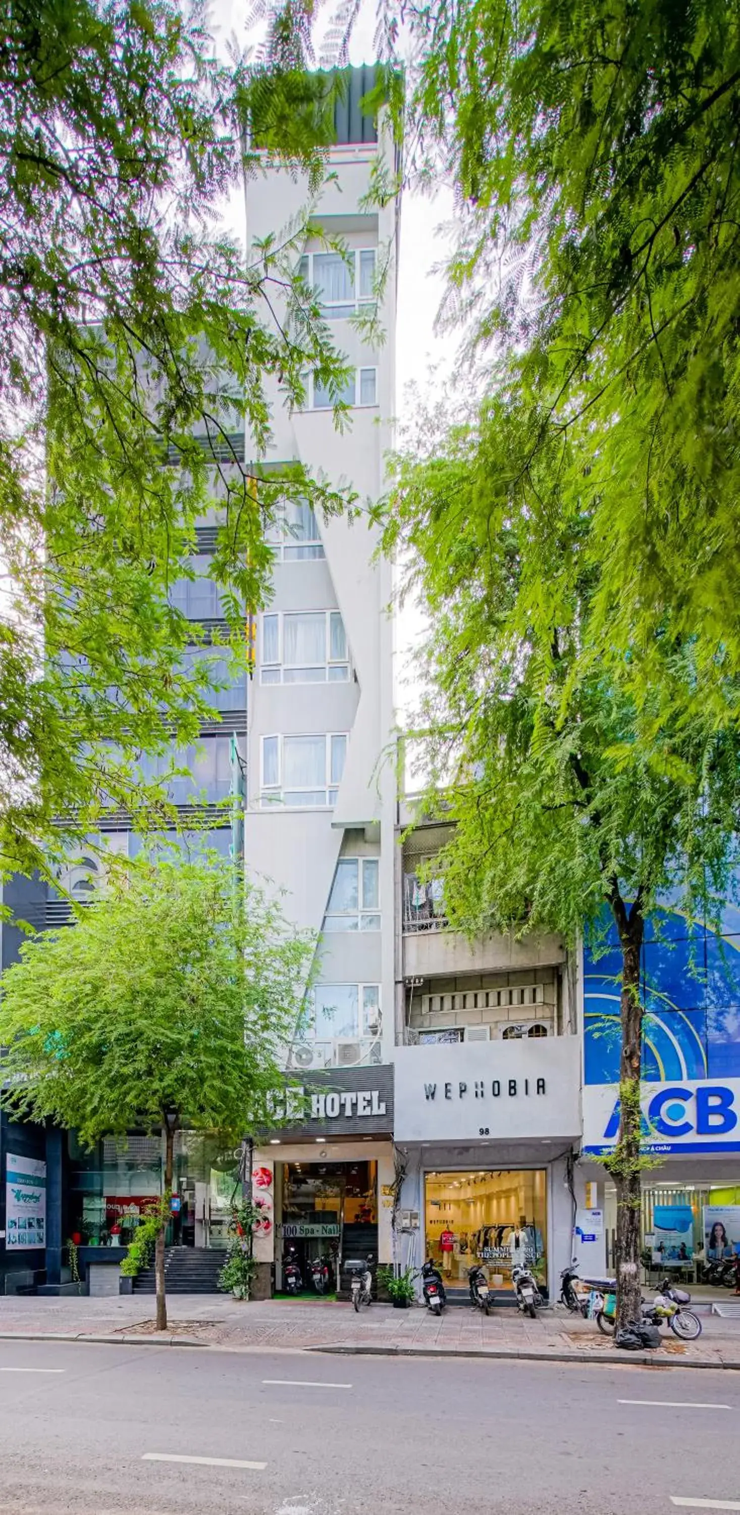 Standard Double Room in Ace Hotel Ben Thanh Standard Double Room in Ace Hotel Ben Thanh