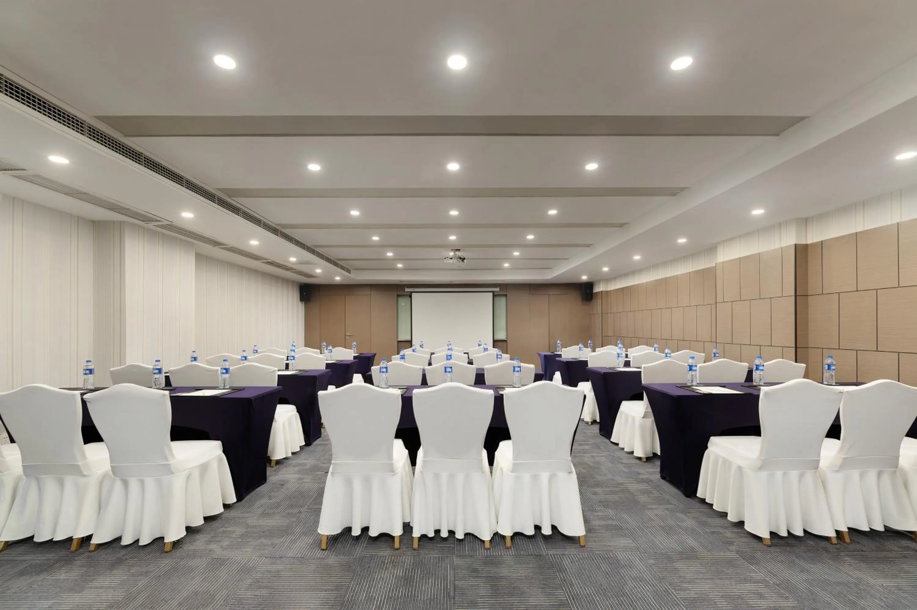 Meeting/conference room in Holiday Inn Express Chengdu Wuhou by IHG-Wuhou Temple and Jinli