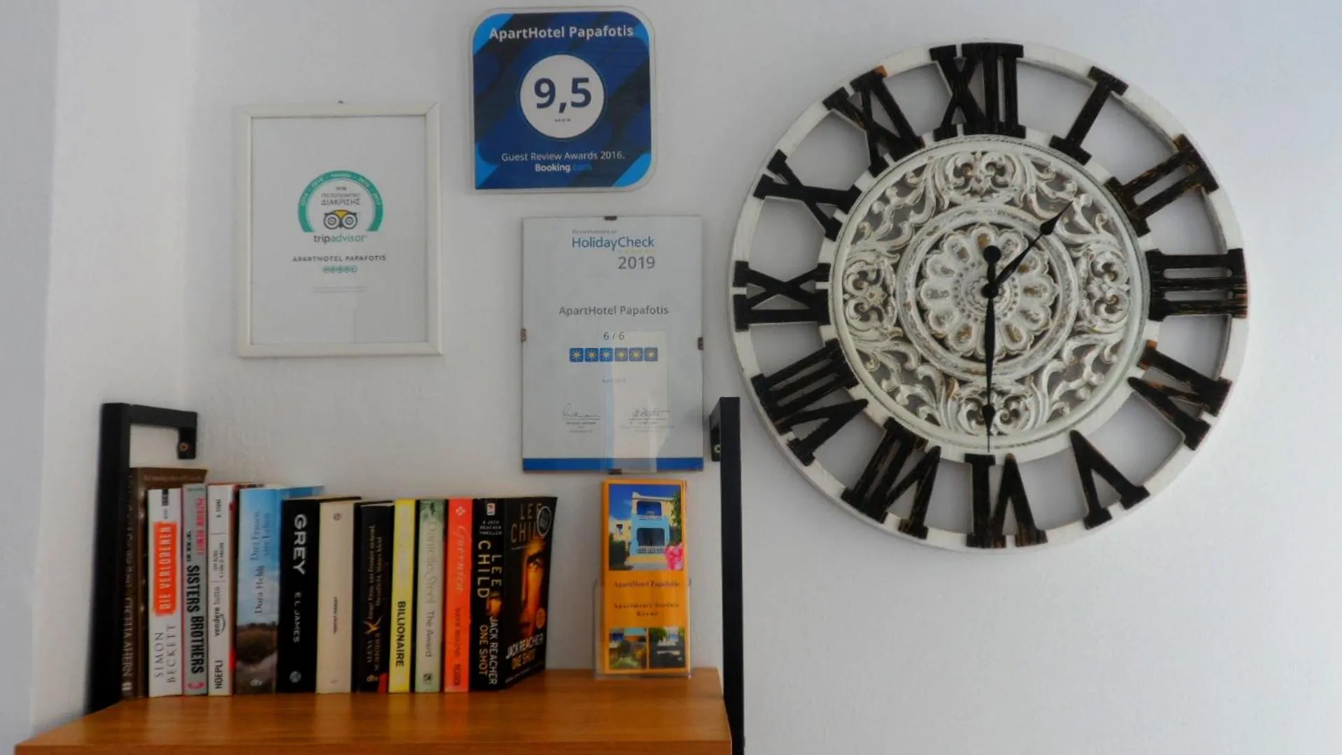 Library in Papafotis Apartments & Suites