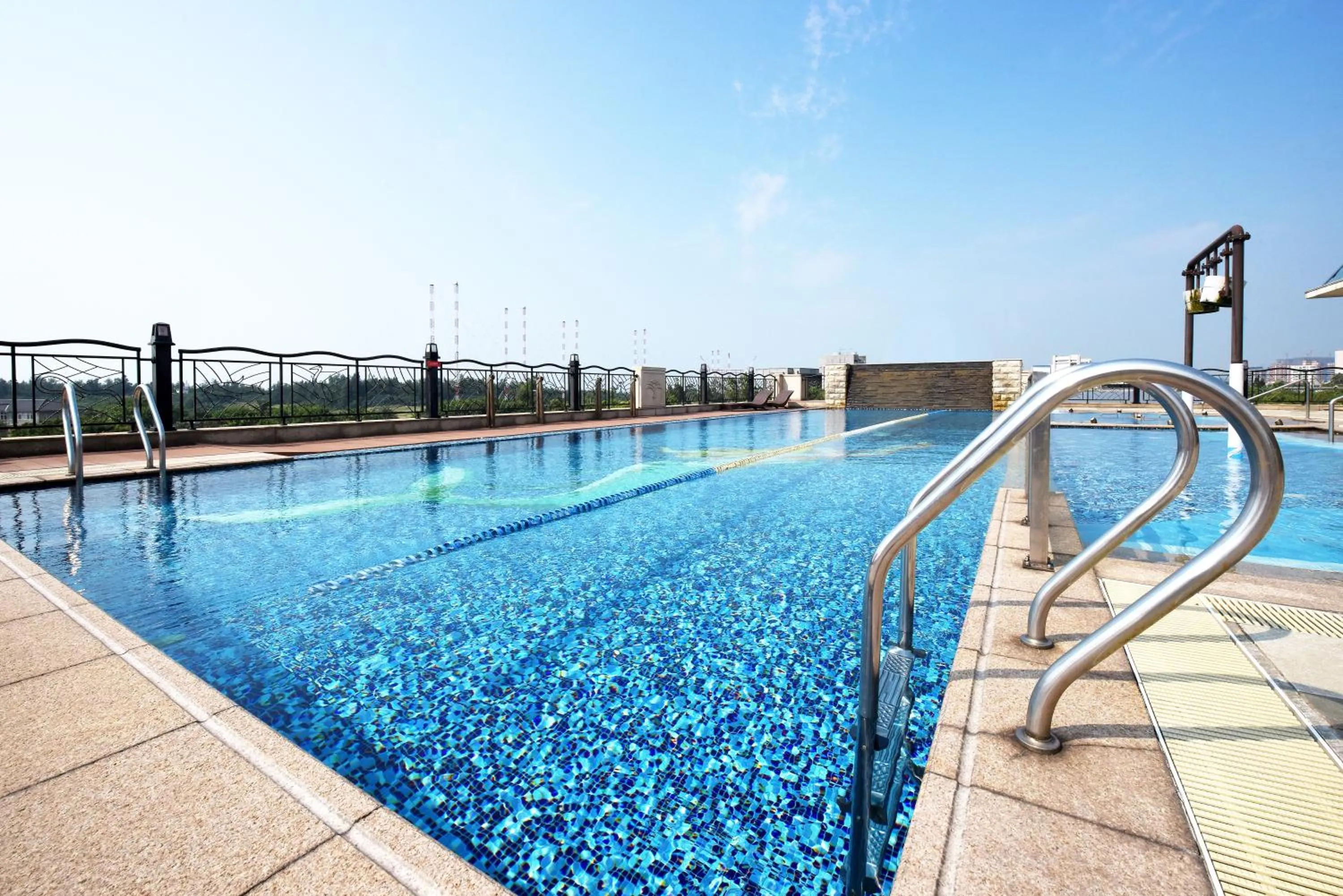 Swimming pool in Fullon Hotel Tamsui Fishermen's Wharf
