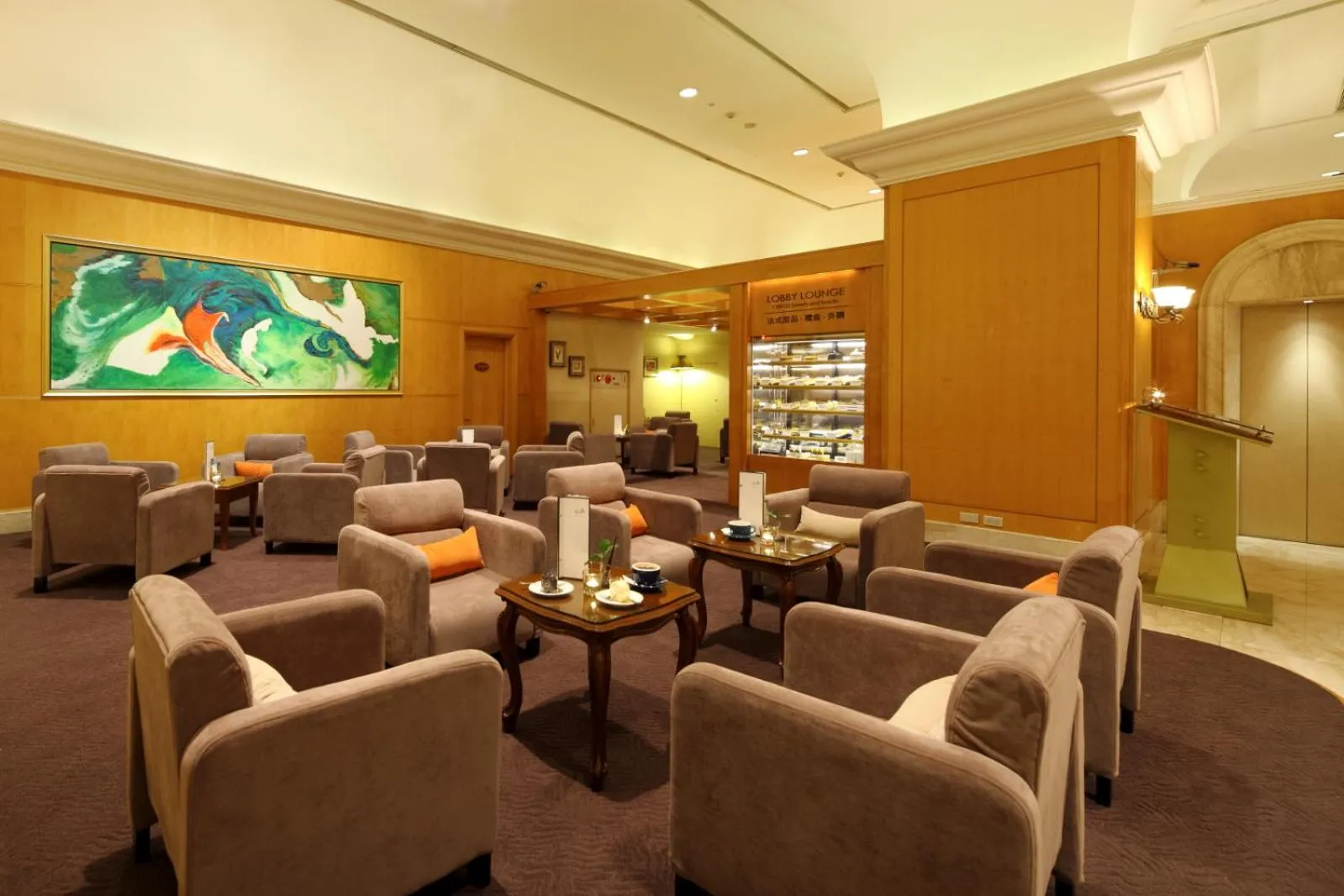 Lounge or bar in THE LEES Hotel