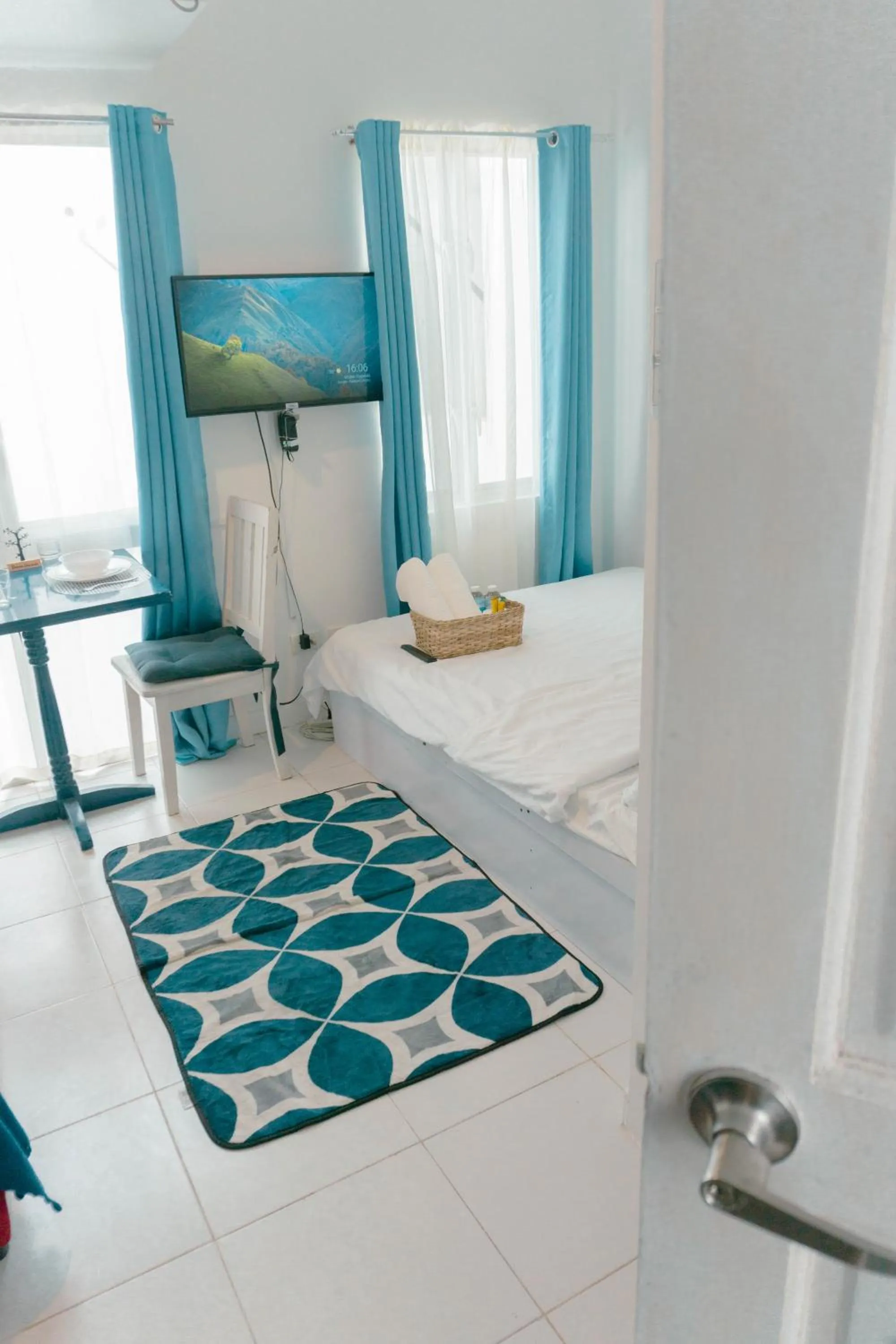 Bed in Retreat Haven in La Bella Tagaytay