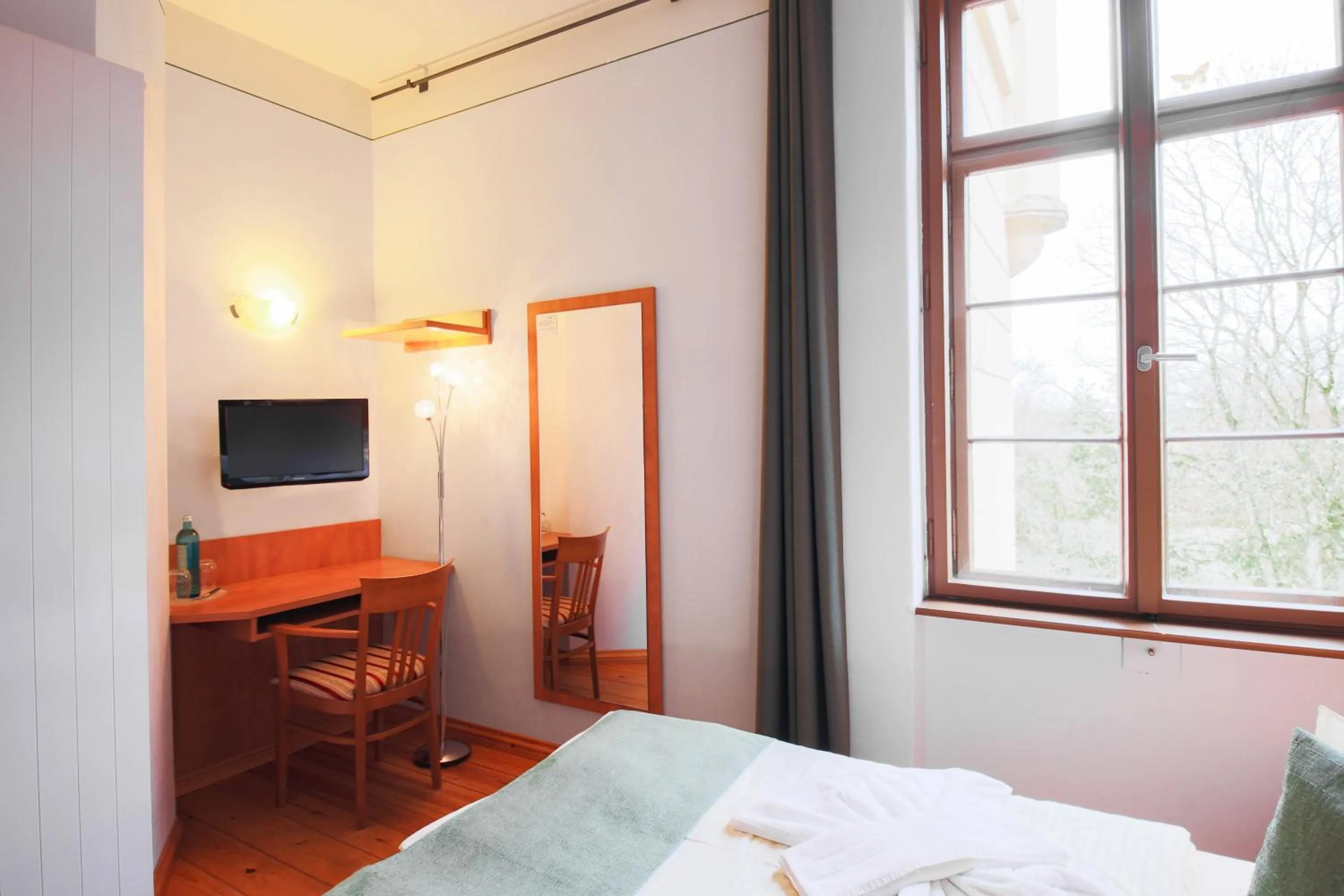 Photo of the whole room, Bed in Hotel Jagdschloss Letzlingen