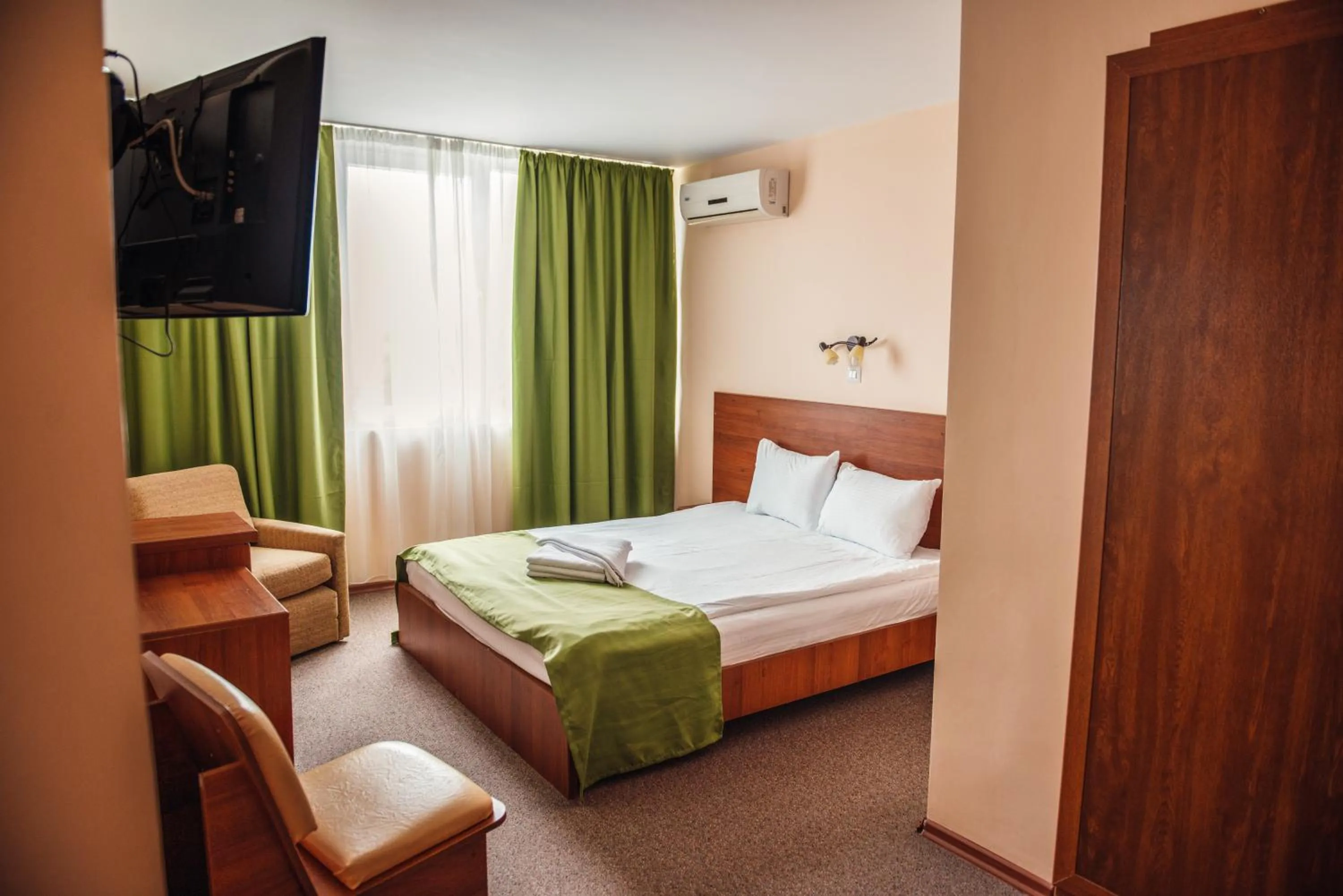 Bedroom, Bed in Hotel Doina