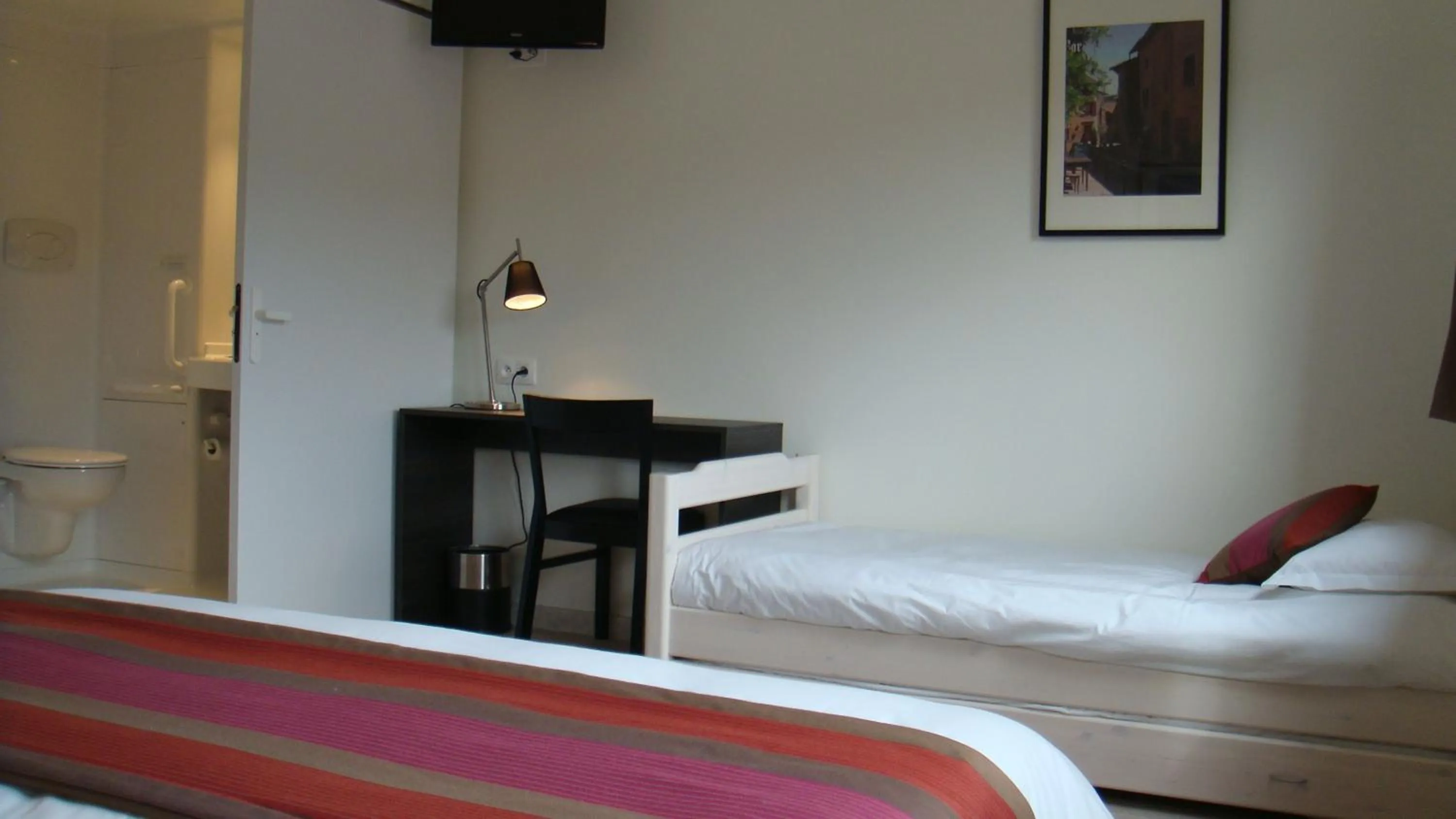 Photo of the whole room, Bed in Côté Hôtel