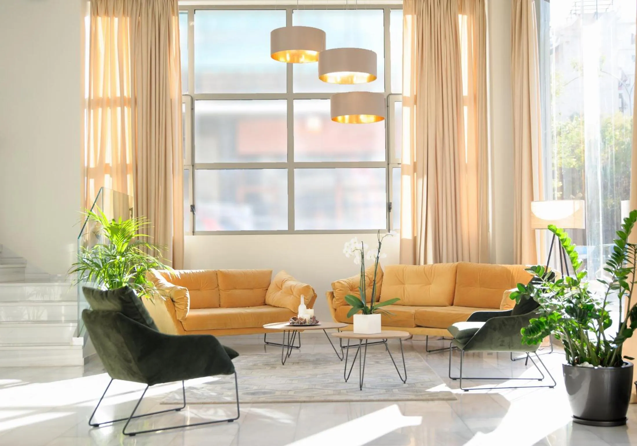 Communal lounge/ TV room in B4B Athens Signature Hotel