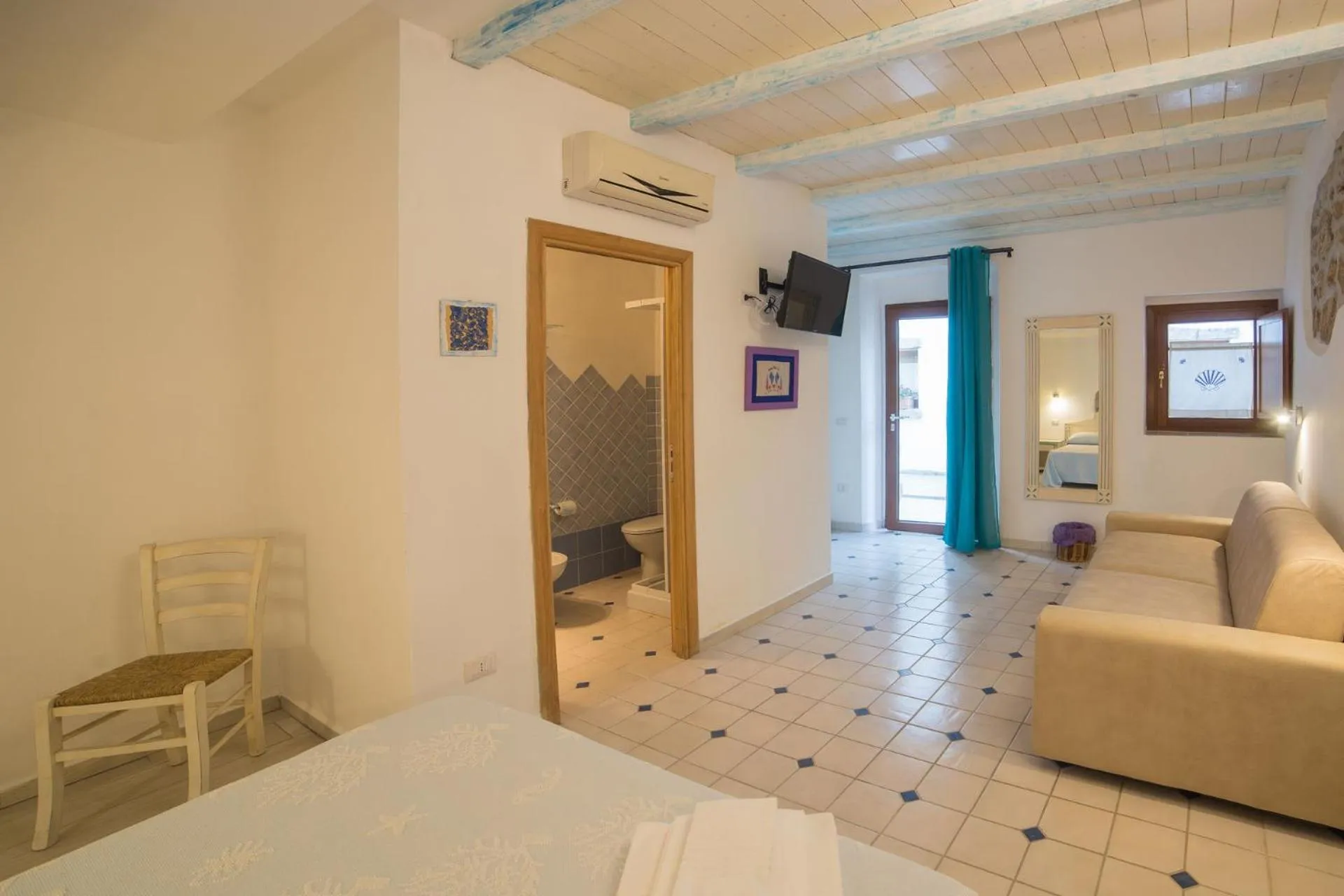 Bedroom, Bed in Olbia Domus Inn