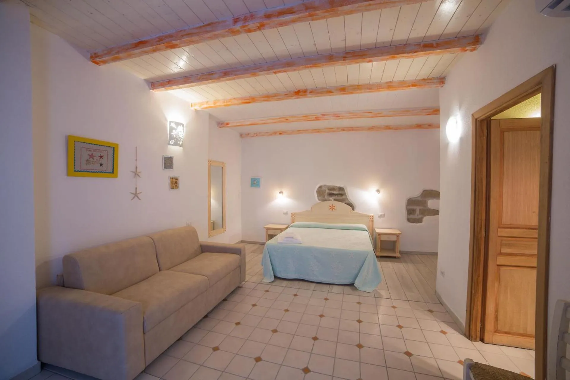 Bedroom, Bed in Olbia Domus Inn