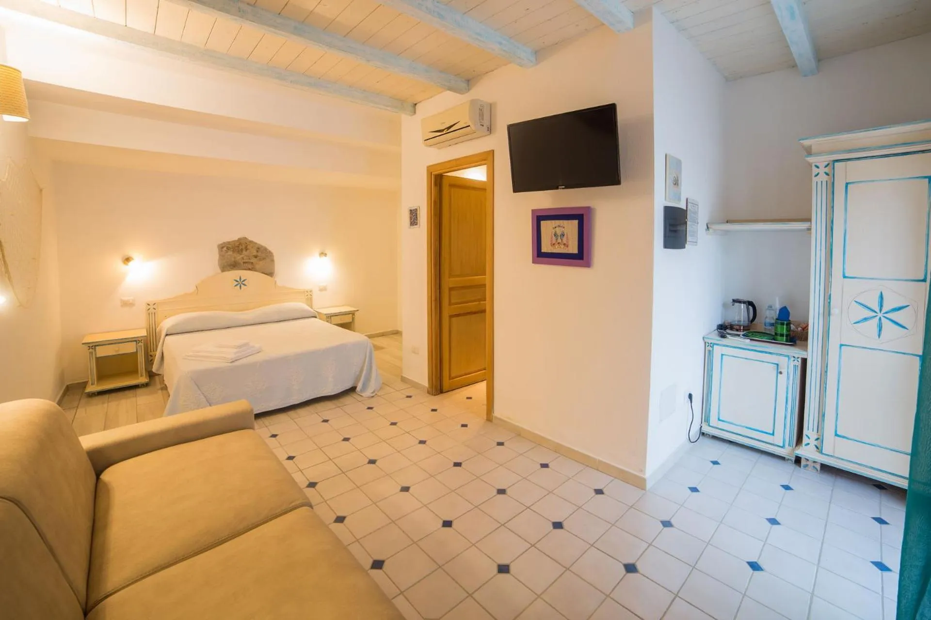 Bedroom, Bed in Olbia Domus Inn