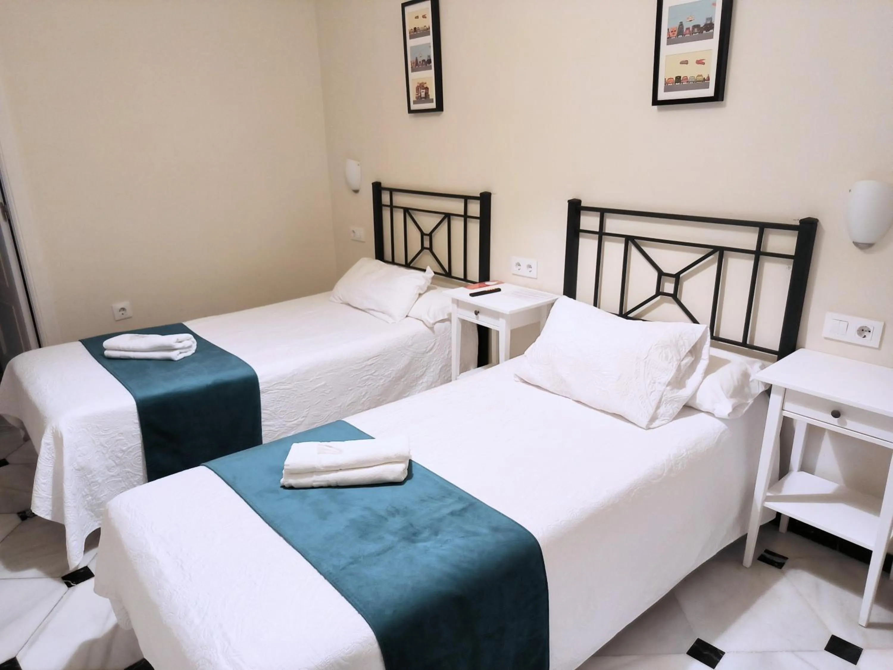 Photo of the whole room, Bed in Pension Perez Montilla